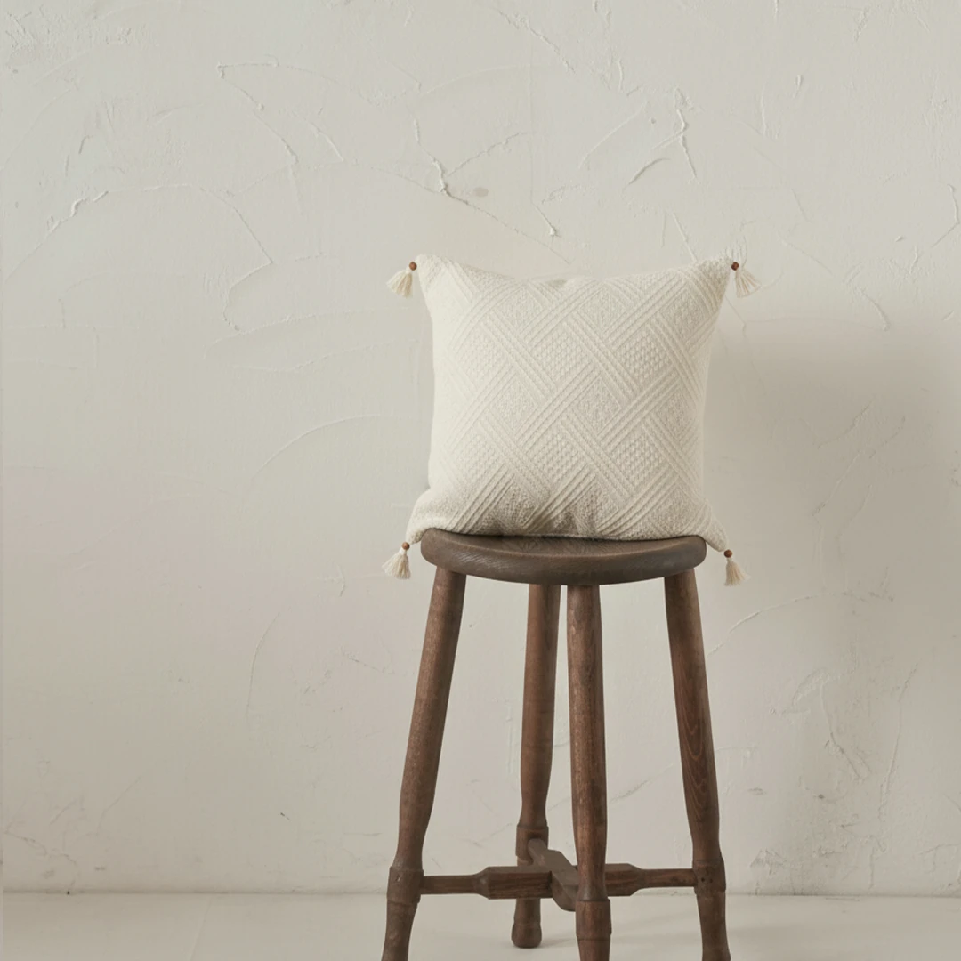 Buldan Bezi Otantik Bohem Hediyelik Dekoratif Lase İşlemeli Ponponlu Dekoratif Geometrik Çapraz Desenli Kırlent Kılıfı (İç Dolgusuz) - bej