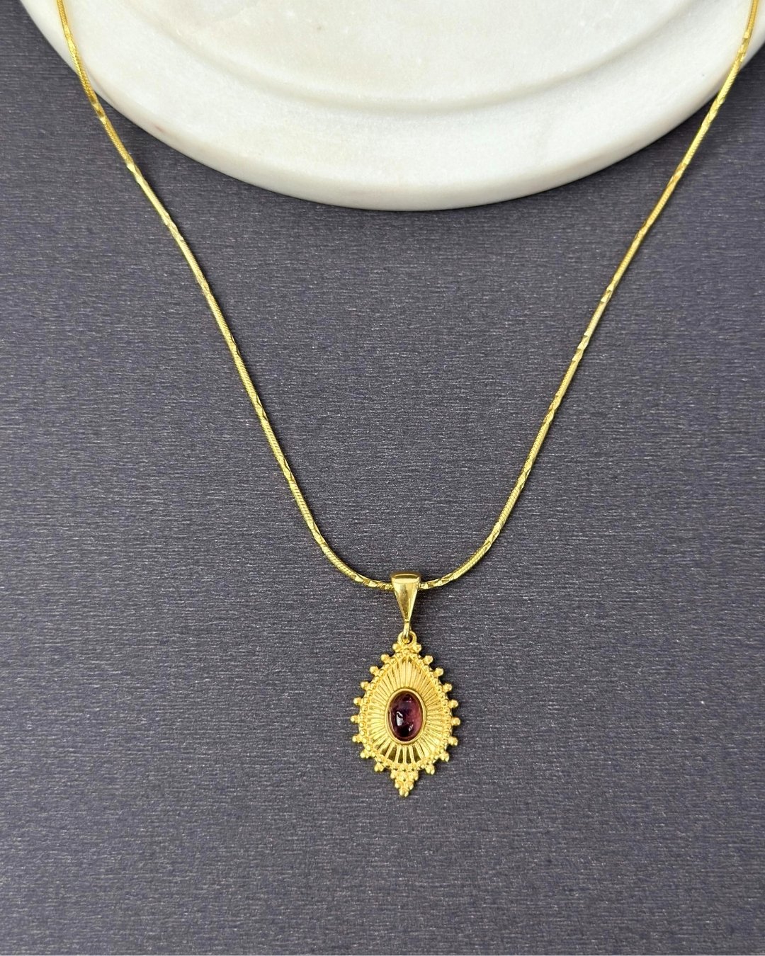 Garnet Taşı Kolye
