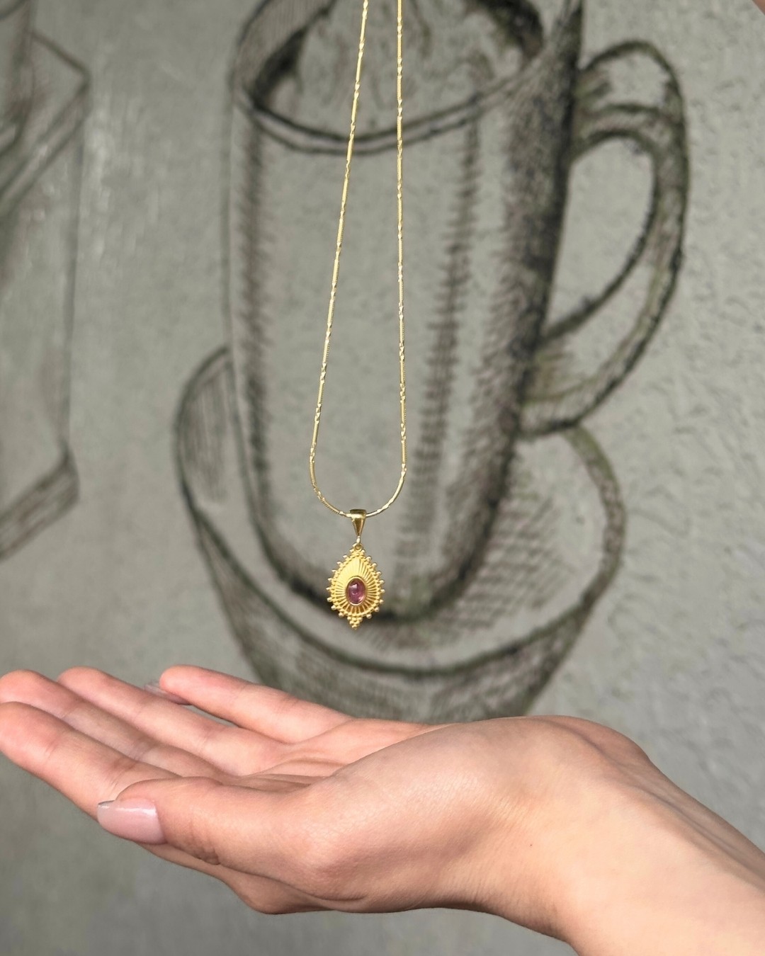 Garnet Taşı Kolye