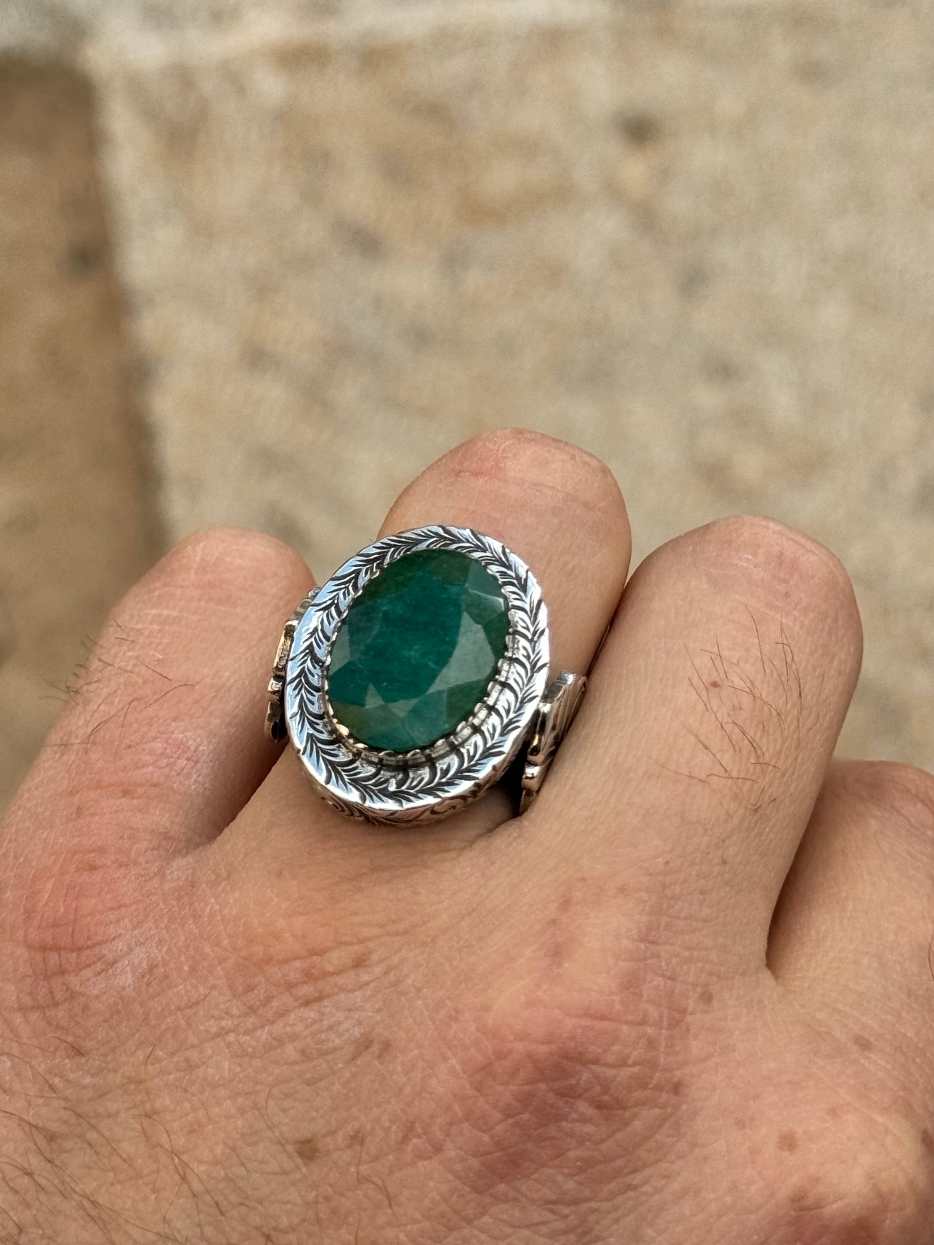 Oval Kök Zümrüt Yüzük Modeli