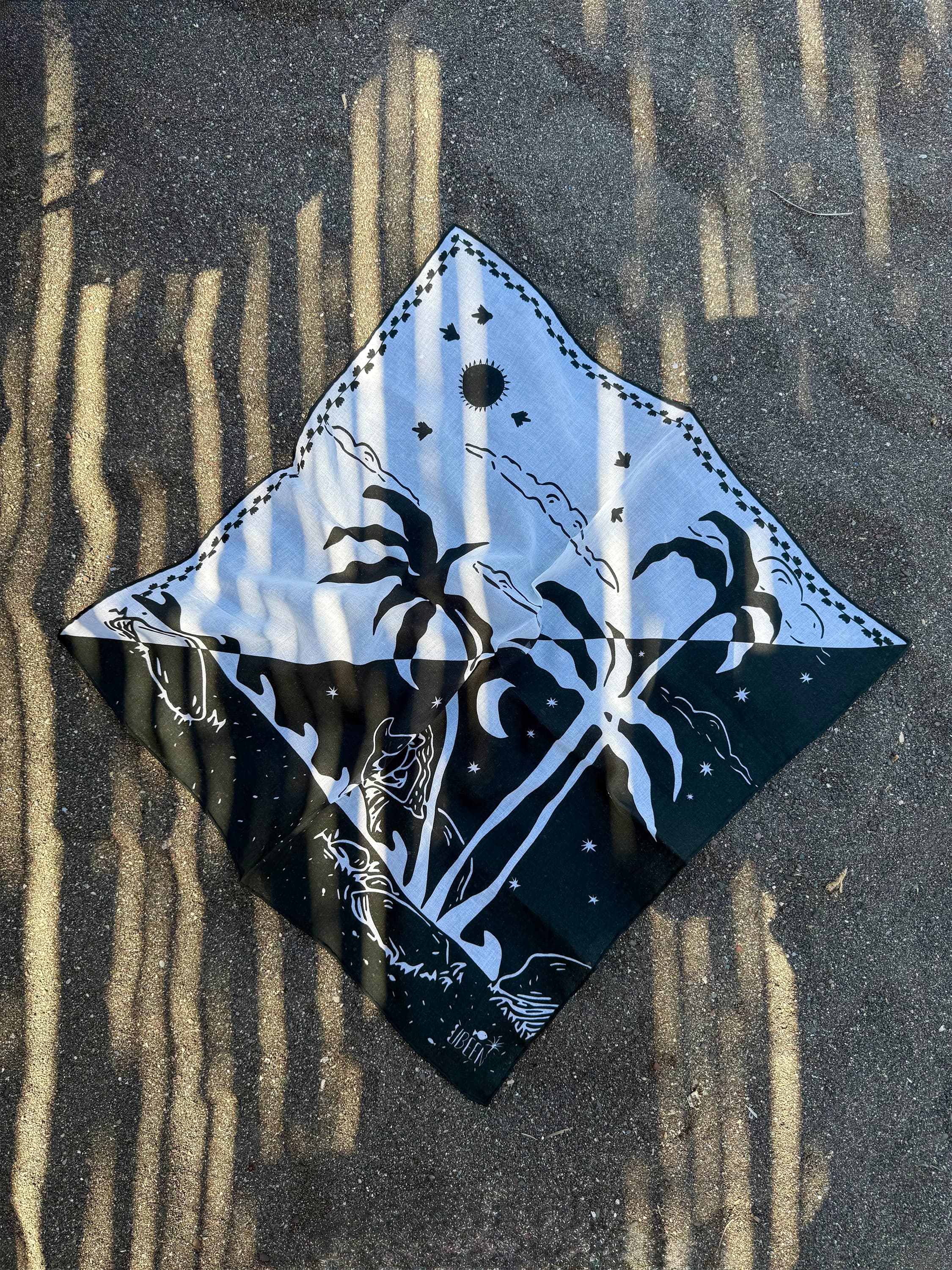 Bandana İki Gökyüzü Siyah Beyaz