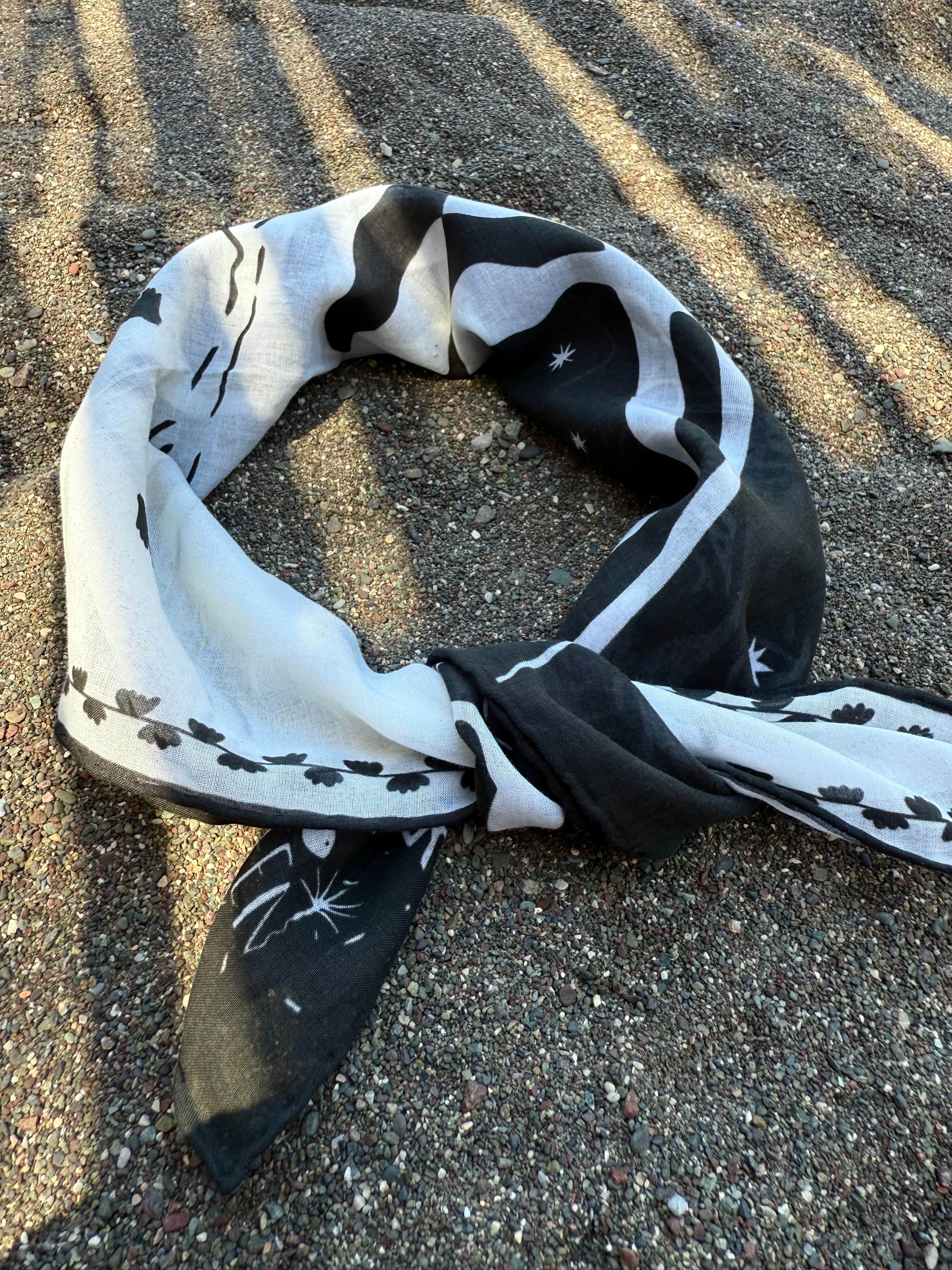 Bandana İki Gökyüzü Siyah Beyaz