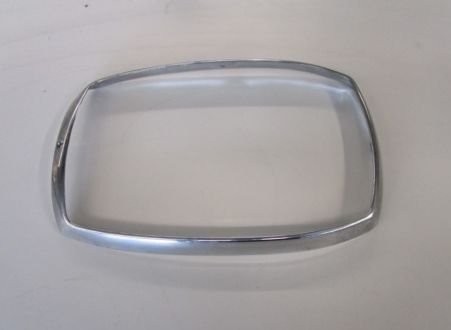 YERLİ 8260029 | Mercedes Benz W115 Kasa Far Cam Çerçevesi