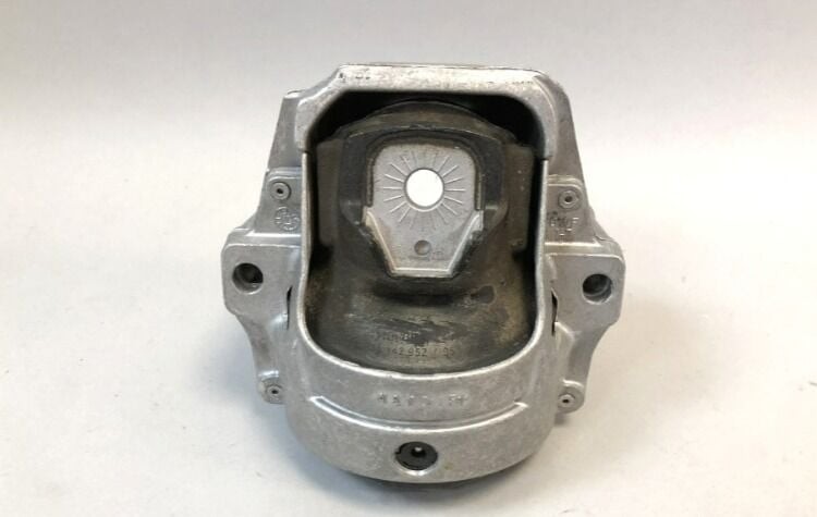 SWAG 8R0199381C | Audi A4 2004-2008 Motor Kulağı Sağ