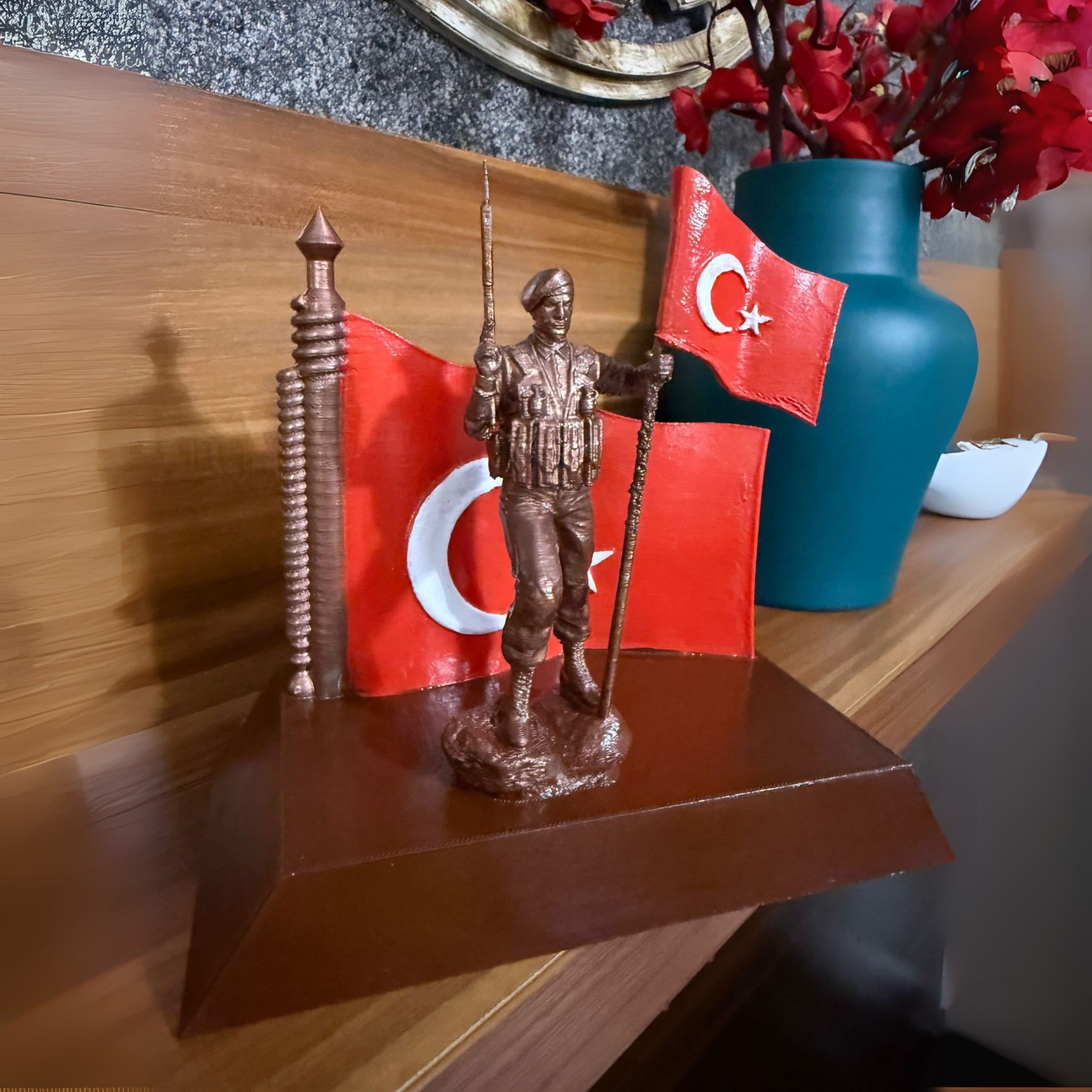 Mehmetçik ve Türk Bayrağı Temalı Masaüstü Dekoratif Obje_ Hediyelik Hizmet Anısı