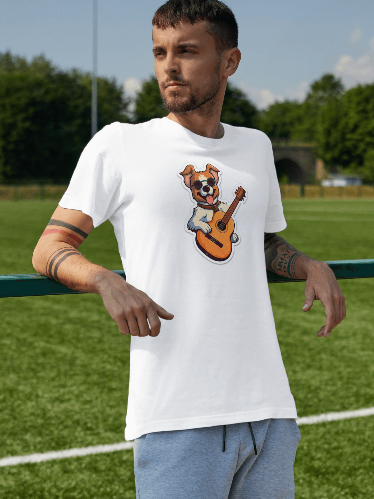 Dog with Guitar baskılı tshirt byanatoli