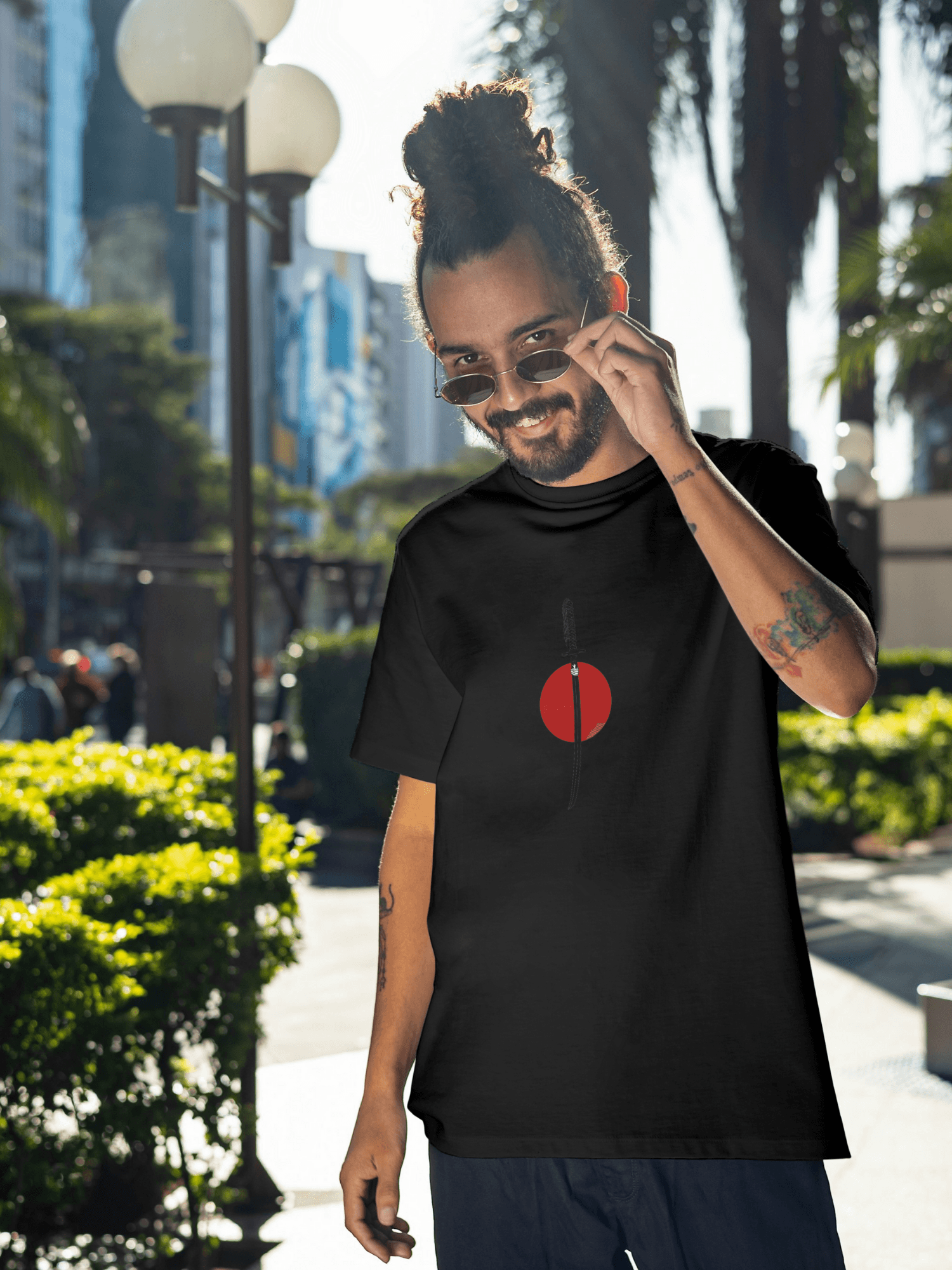 Samurai kılıcı ve Bayrak baskılı tshirt byanatoli