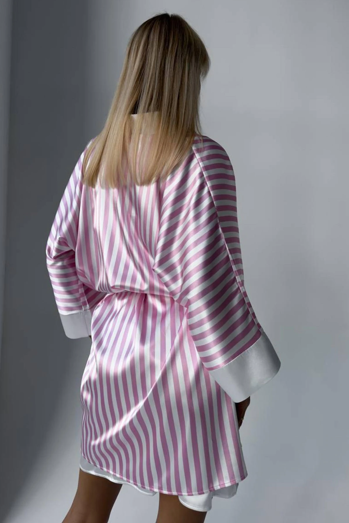 Klasik Pudra Askılı Gecelik & Pembe Çizgili Sabahlık