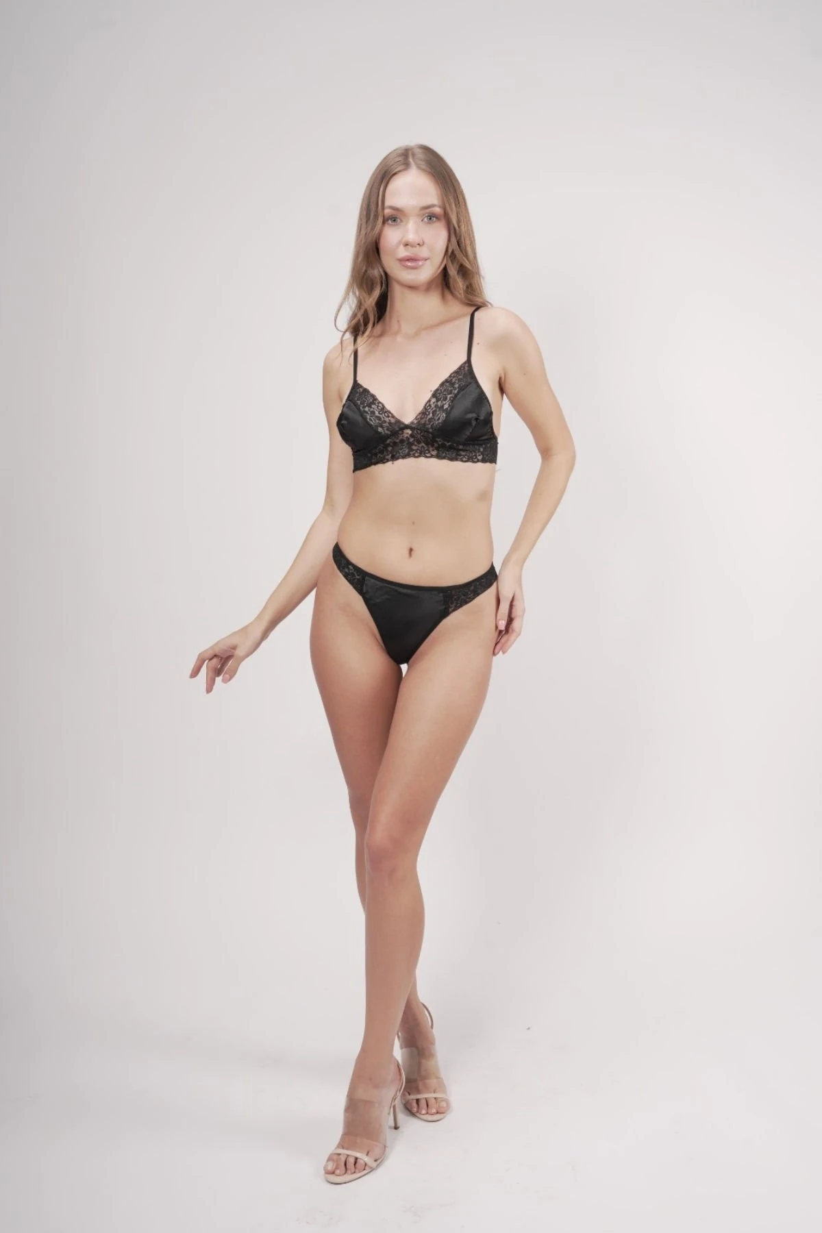 Saten Dantel Detaylı Sütyen Siyah String Takım