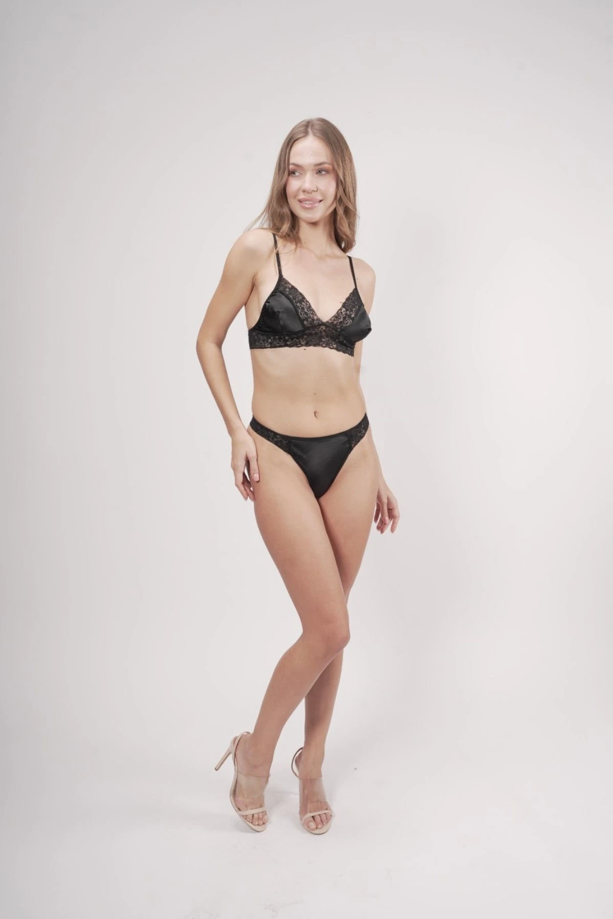 Saten Dantel Detaylı Sütyen Siyah String Takım