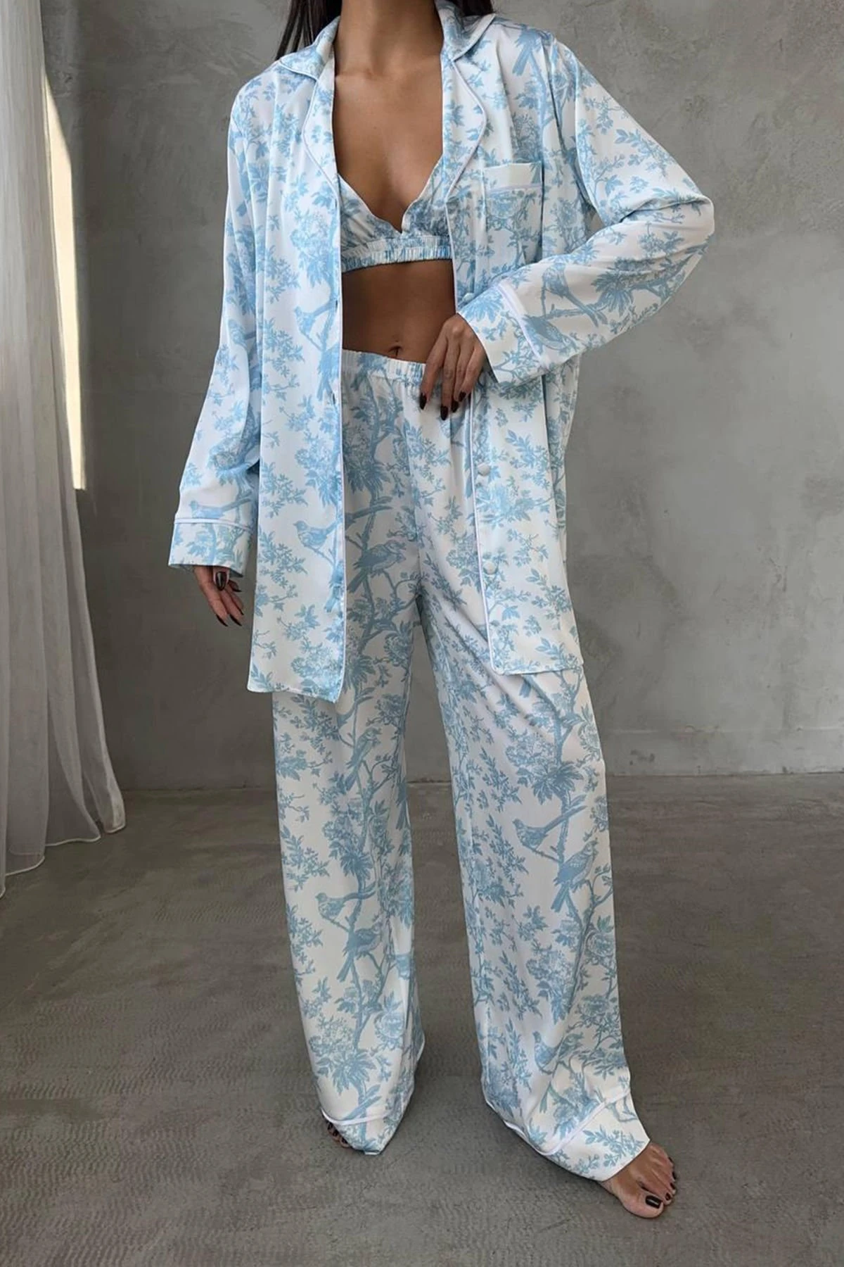 Mavi̇ Kuş Di̇ji̇tal Baskılı Uzun Saten Üçlü Pi̇jama