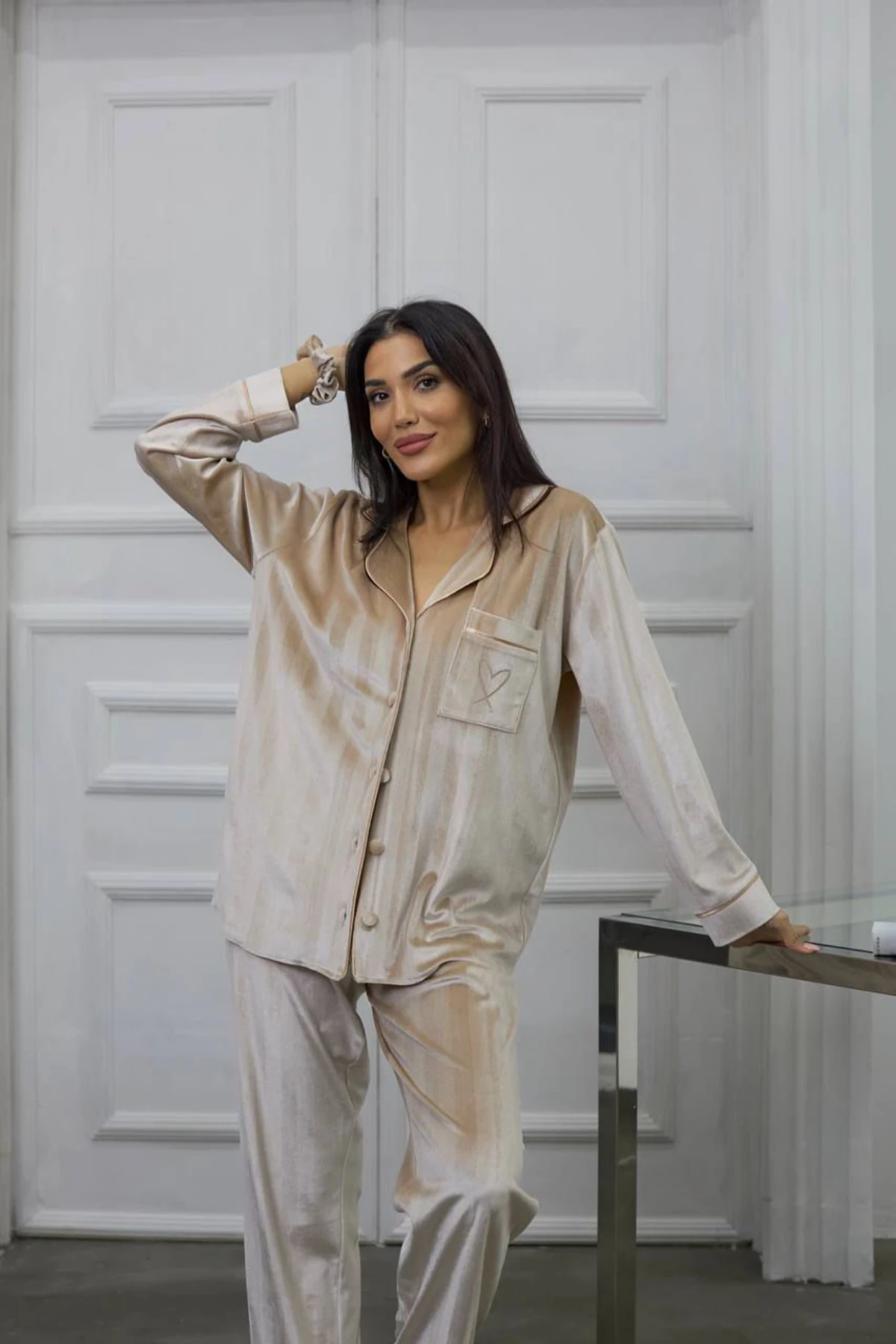 Muah Bej Gofrajlı Kalp Nakışlı Uzun Kadi̇fe Pi̇jama Takımı