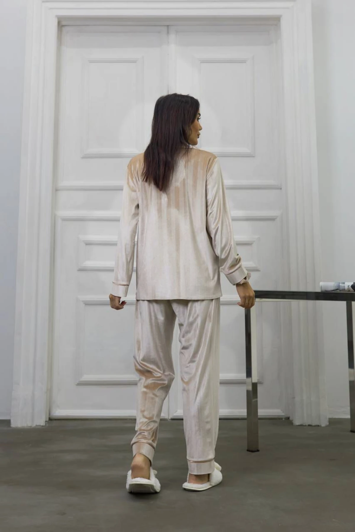 Muah Bej Gofrajlı Kalp Nakışlı Uzun Kadi̇fe Pi̇jama Takımı