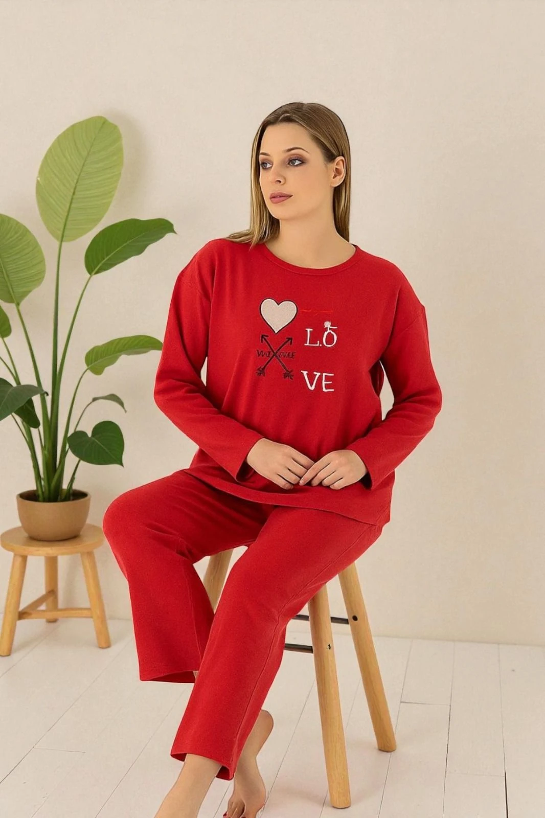 Uzun Kollu Polar Pi̇jama Takımı Kırmızı Love Baskılı