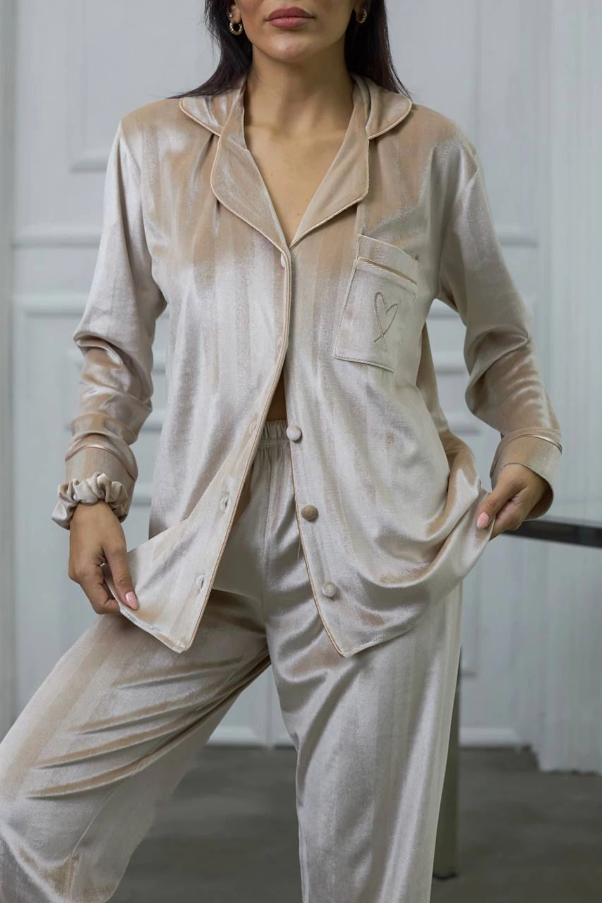 Muah Bej Gofrajlı Kalp Nakışlı Uzun Kadi̇fe Pi̇jama Takımı