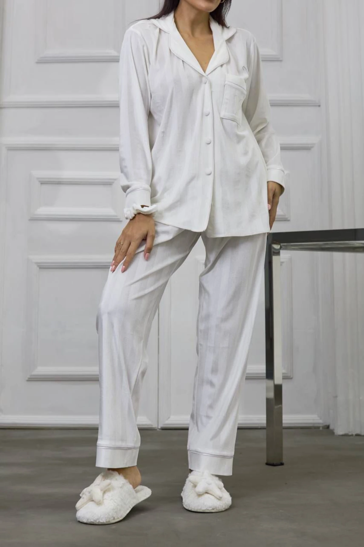 Muah Beyaz Gofrajlı Kalp Nakışlı Uzun Kadi̇fe Pi̇jama Takımı