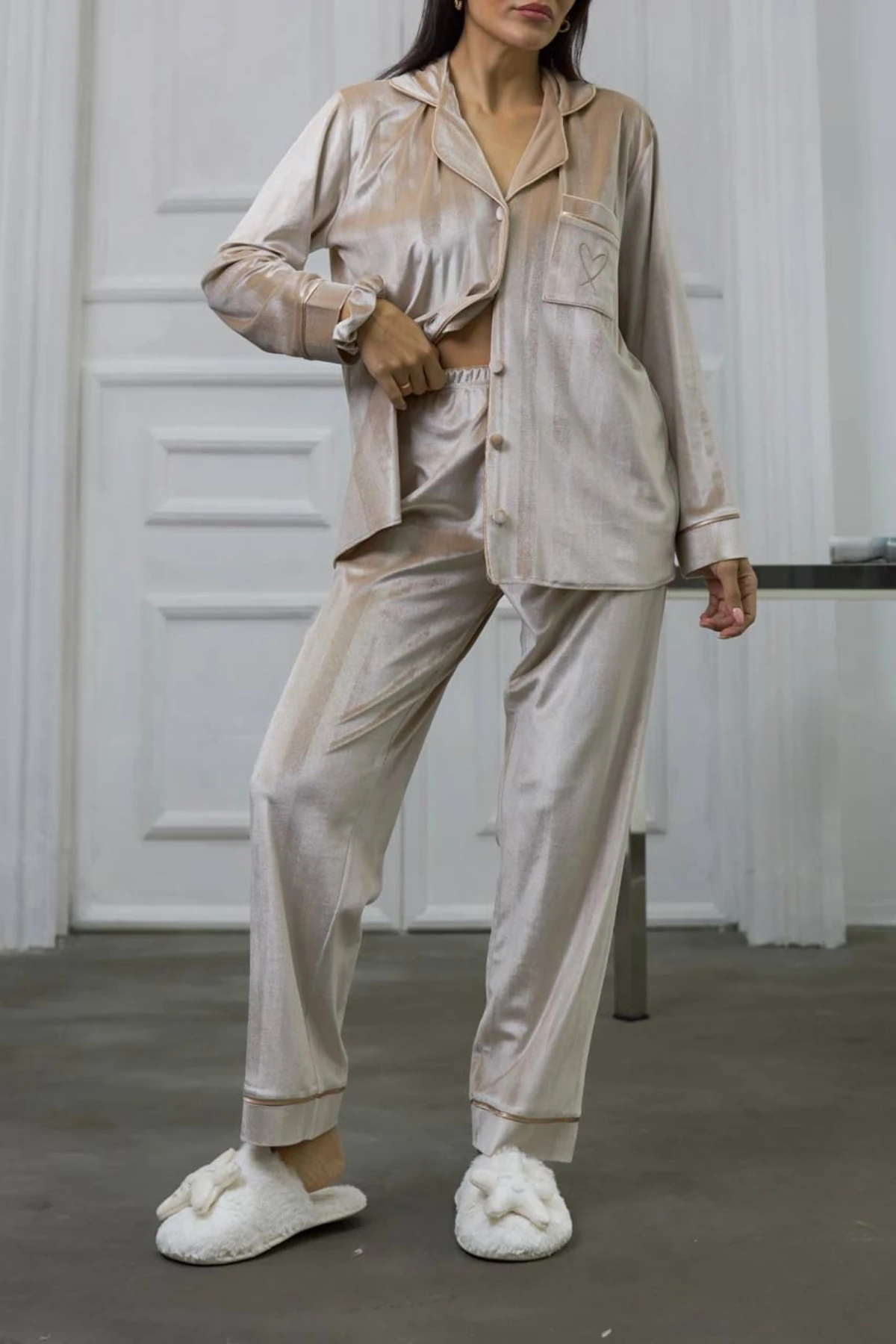 Muah Bej Gofrajlı Kalp Nakışlı Uzun Kadi̇fe Pi̇jama Takımı