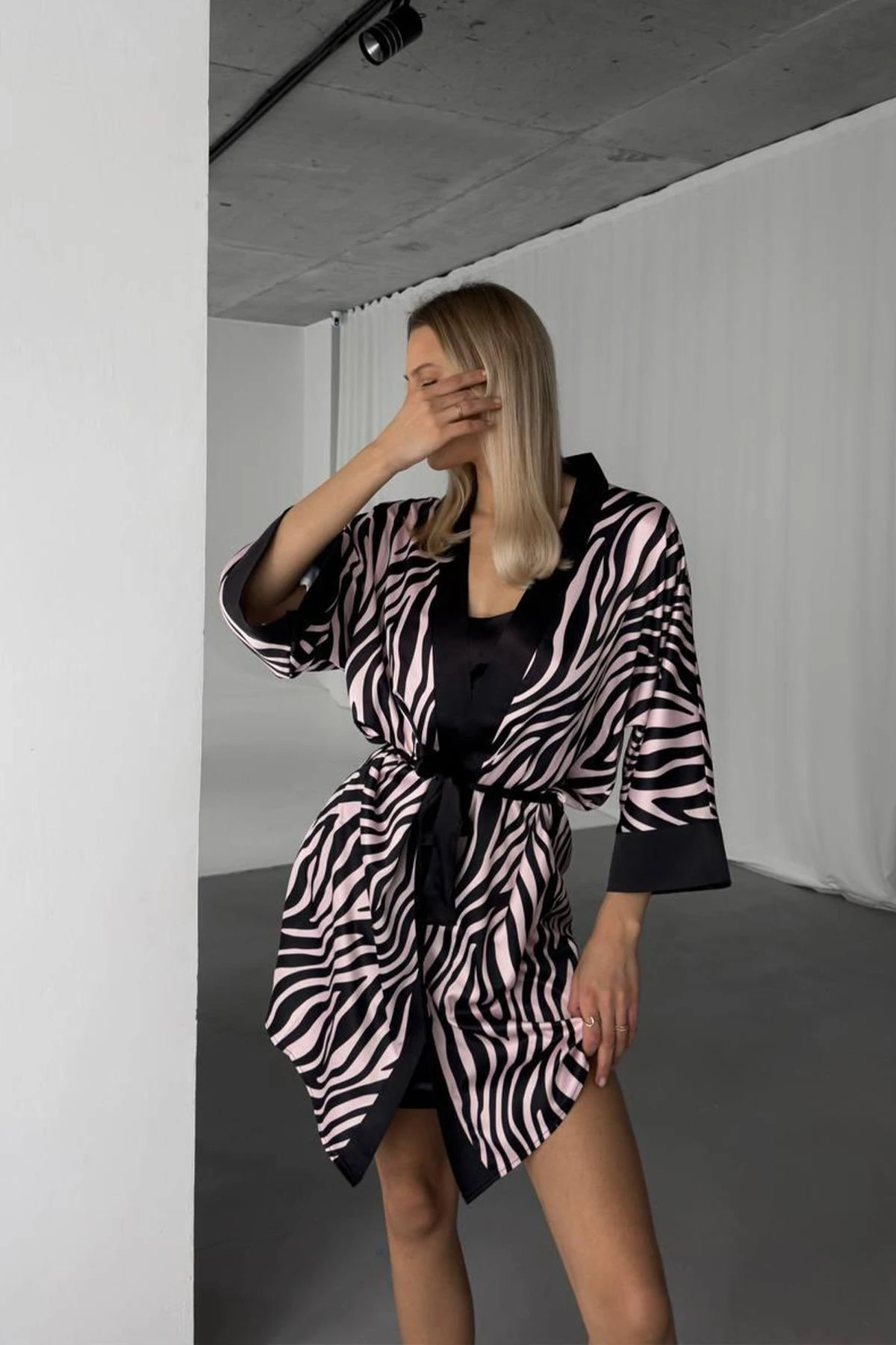 Pudra Si̇yah Leopar Di̇ji̇tal Baskılı Geceli̇k & Pudra Si̇yah