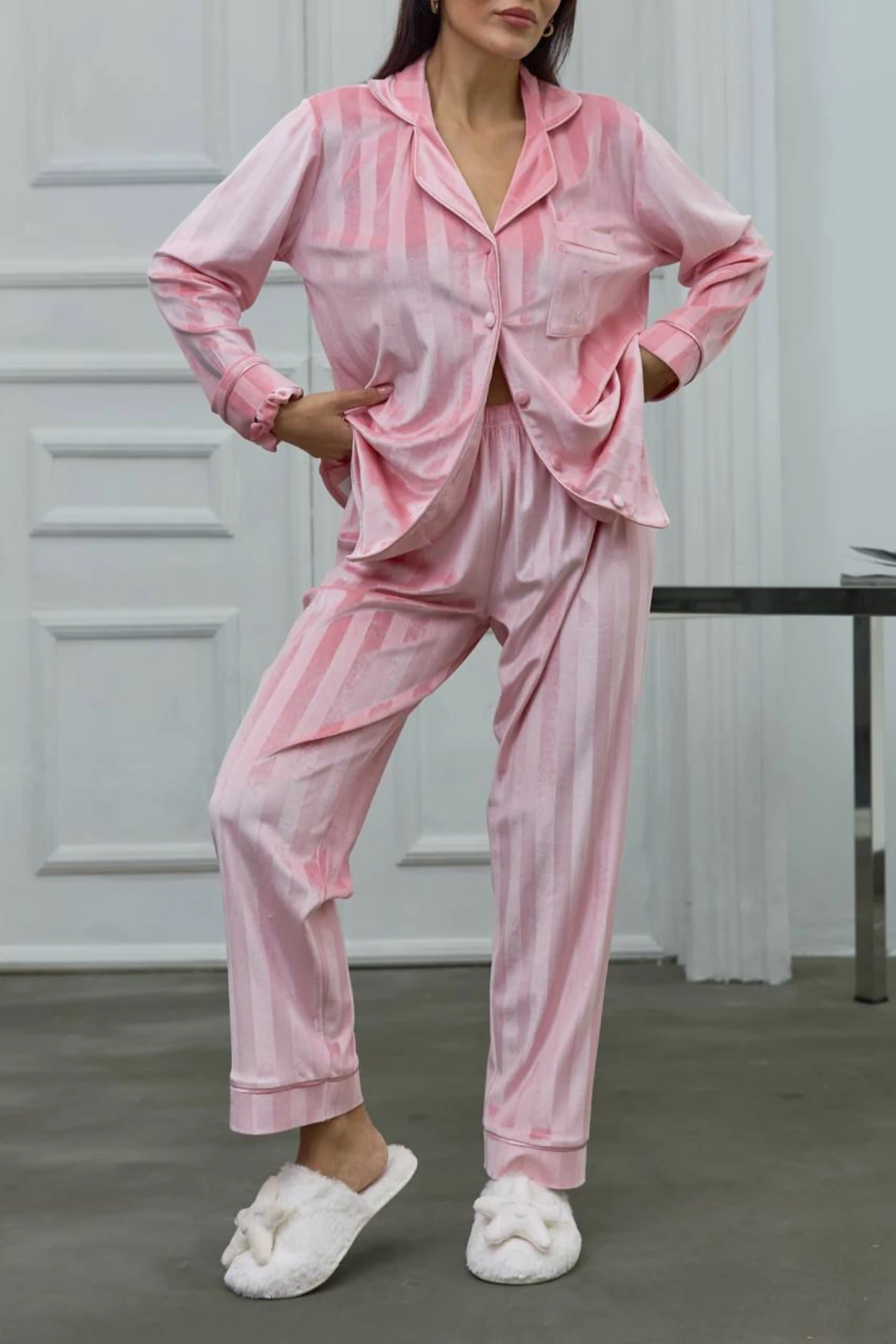 Muah Pudra Gofrajlı Kalp Nakışlı Uzun Kadi̇fe Pi̇jama Takımı