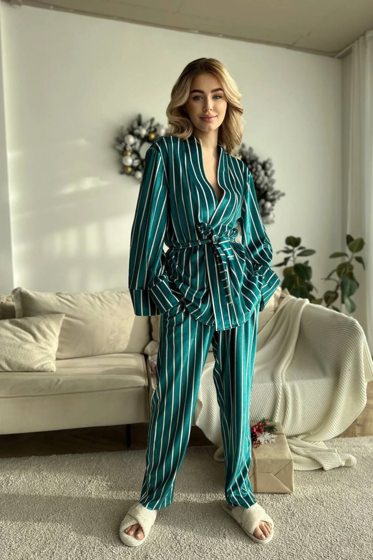 Muah Yeşil Kadife İkili Pijama Takımı Beyaz Geniş Çizgili 