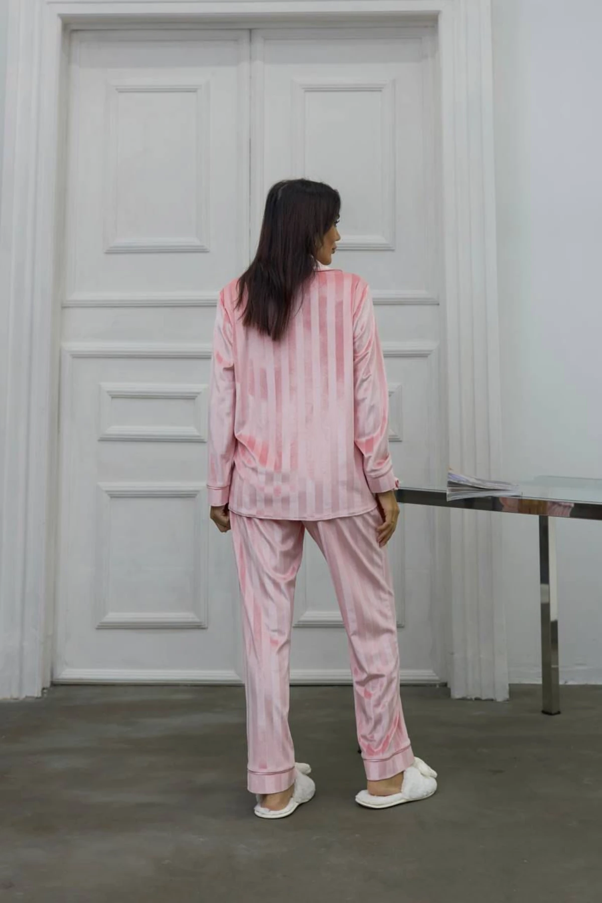 Muah Pudra Gofrajlı Kalp Nakışlı Uzun Kadi̇fe Pi̇jama Takımı