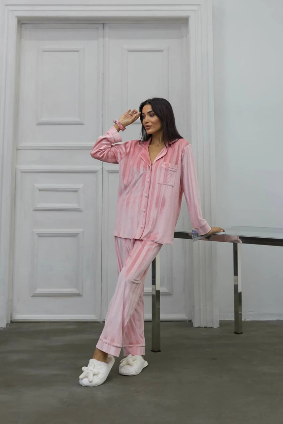 Muah Pudra Gofrajlı Kalp Nakışlı Uzun Kadi̇fe Pi̇jama Takımı