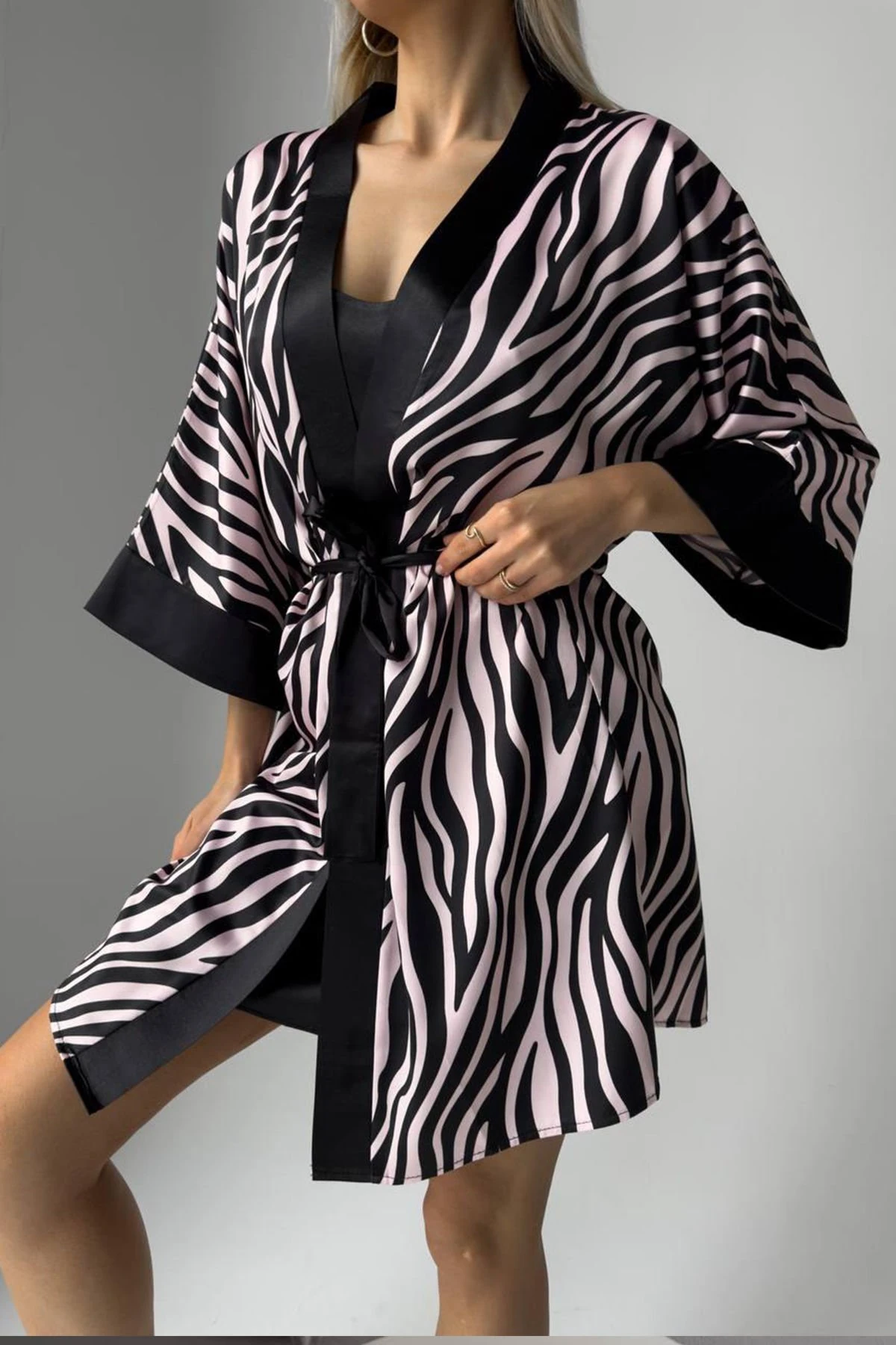 Pudra Si̇yah Leopar Di̇ji̇tal Baskılı Geceli̇k & Pudra Si̇yah