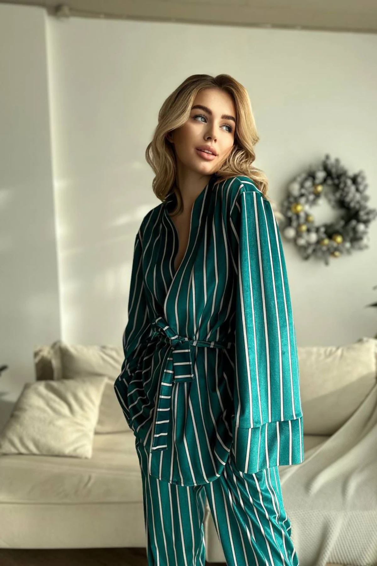 Muah Yeşil Kadife İkili Pijama Takımı Beyaz Geniş Çizgili 