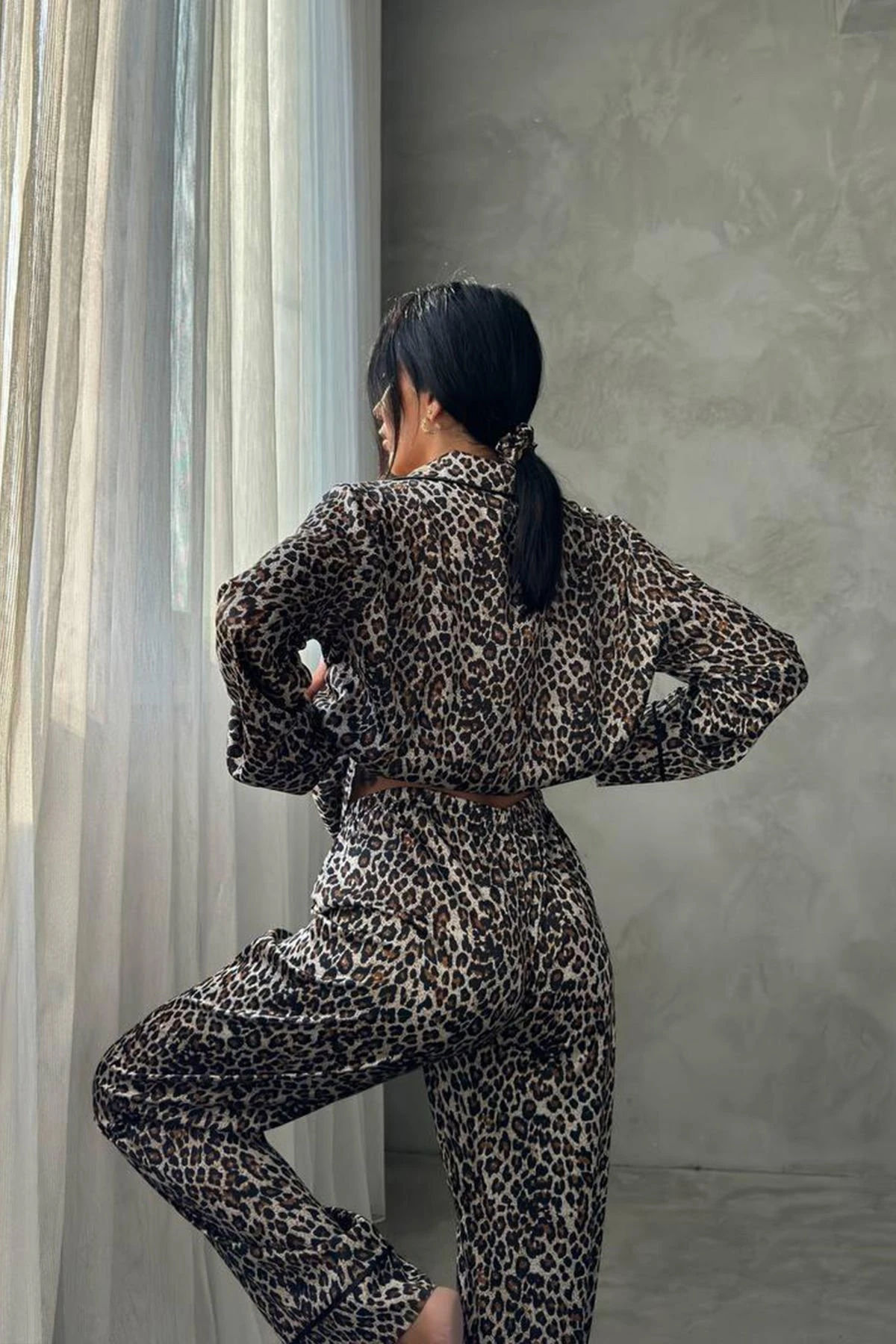 Yeşi̇l Leopar Di̇ji̇tal Baskılı Uzun Saten Pi̇jama