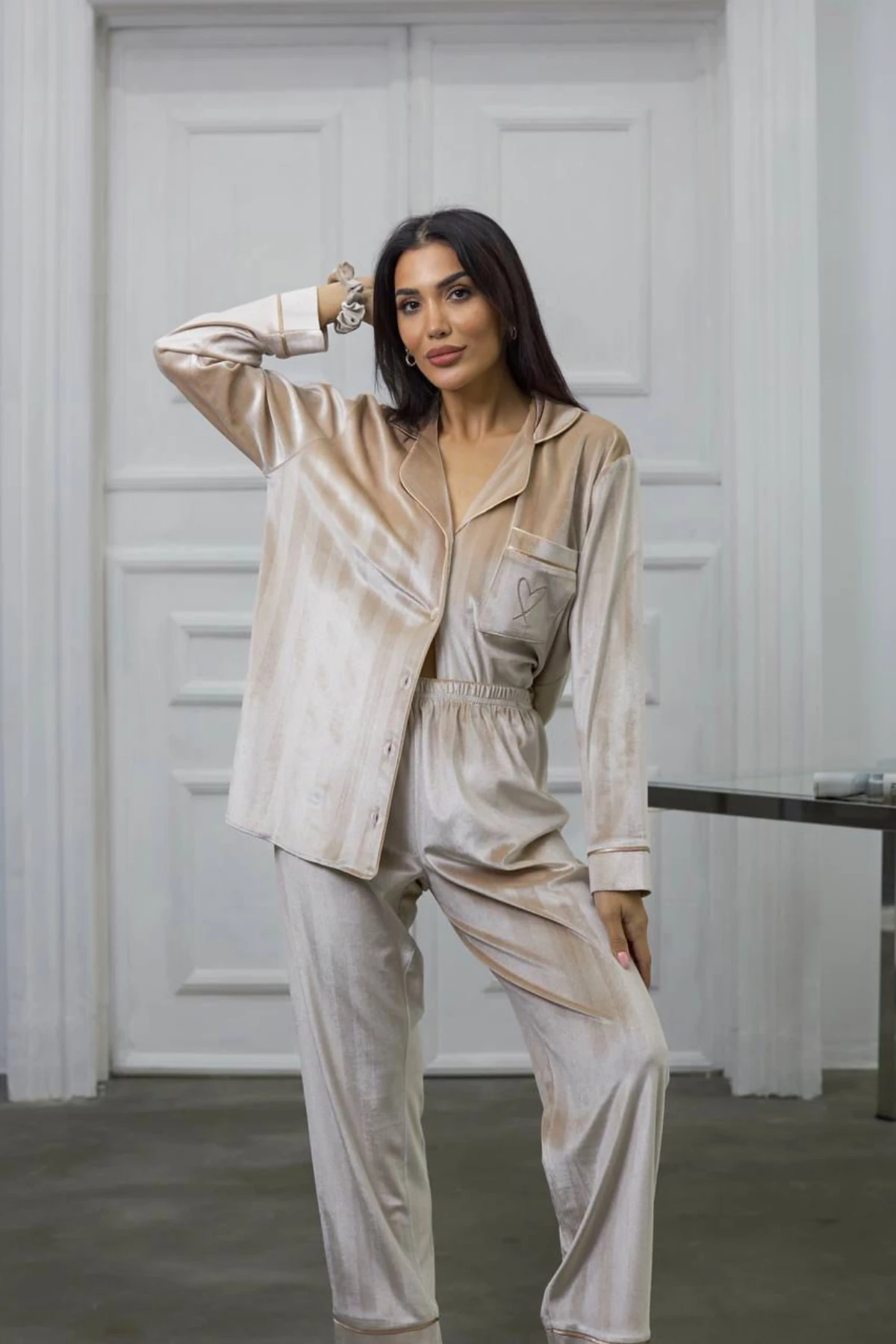 Muah Bej Gofrajlı Kalp Nakışlı Uzun Kadi̇fe Pi̇jama Takımı