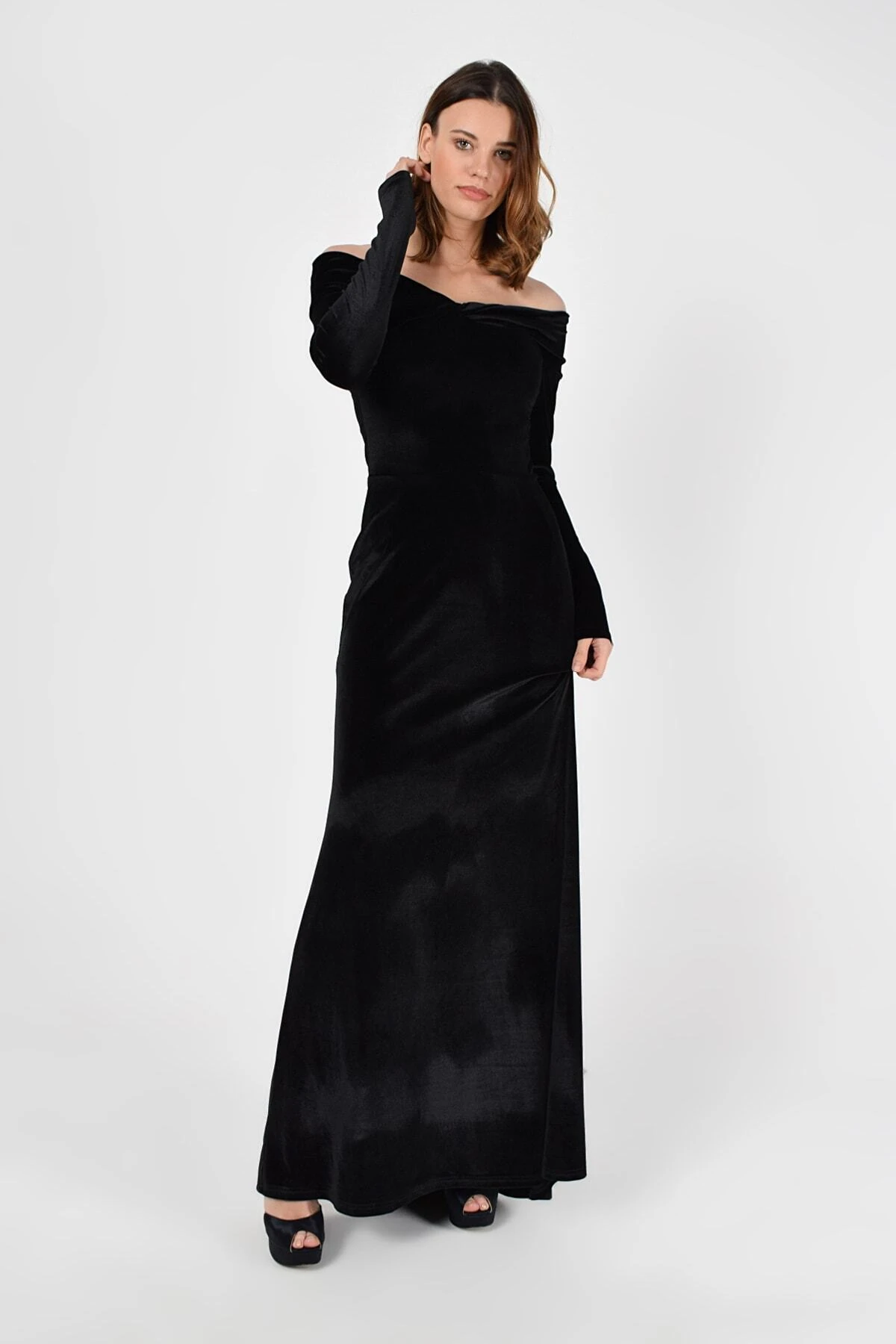 Kadın Siyah Madonna Yaka Uzun Kol Kadife Balık Abiye Davet Elbisesi 19L6712