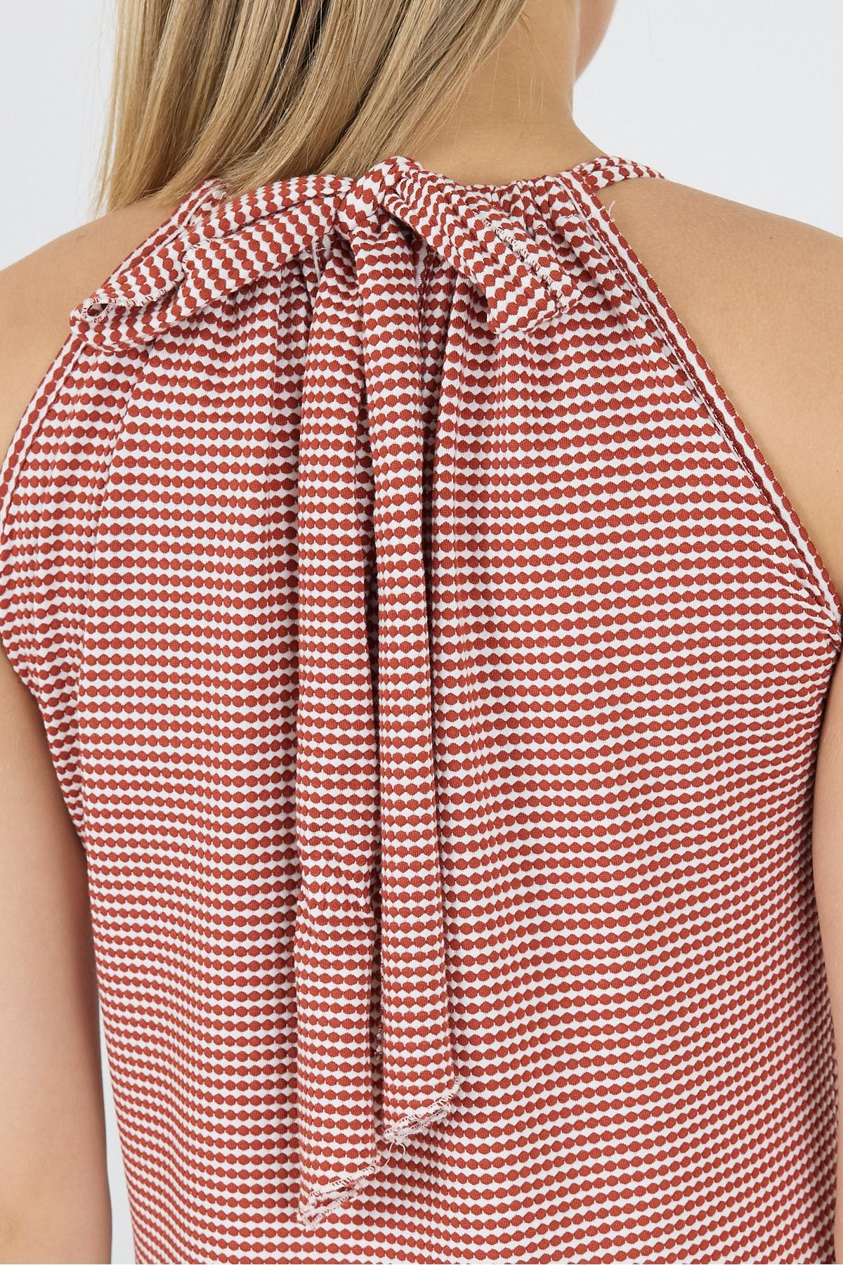 Bağlama Detay ile Yaka Açıklığı Ayarlanabilen Jakarlı Örme Bluz 25L8109