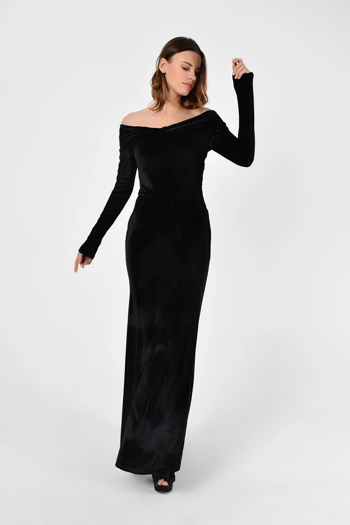 Kadın Siyah Madonna Yaka Uzun Kol Kadife Balık Abiye Davet Elbisesi 19L6712