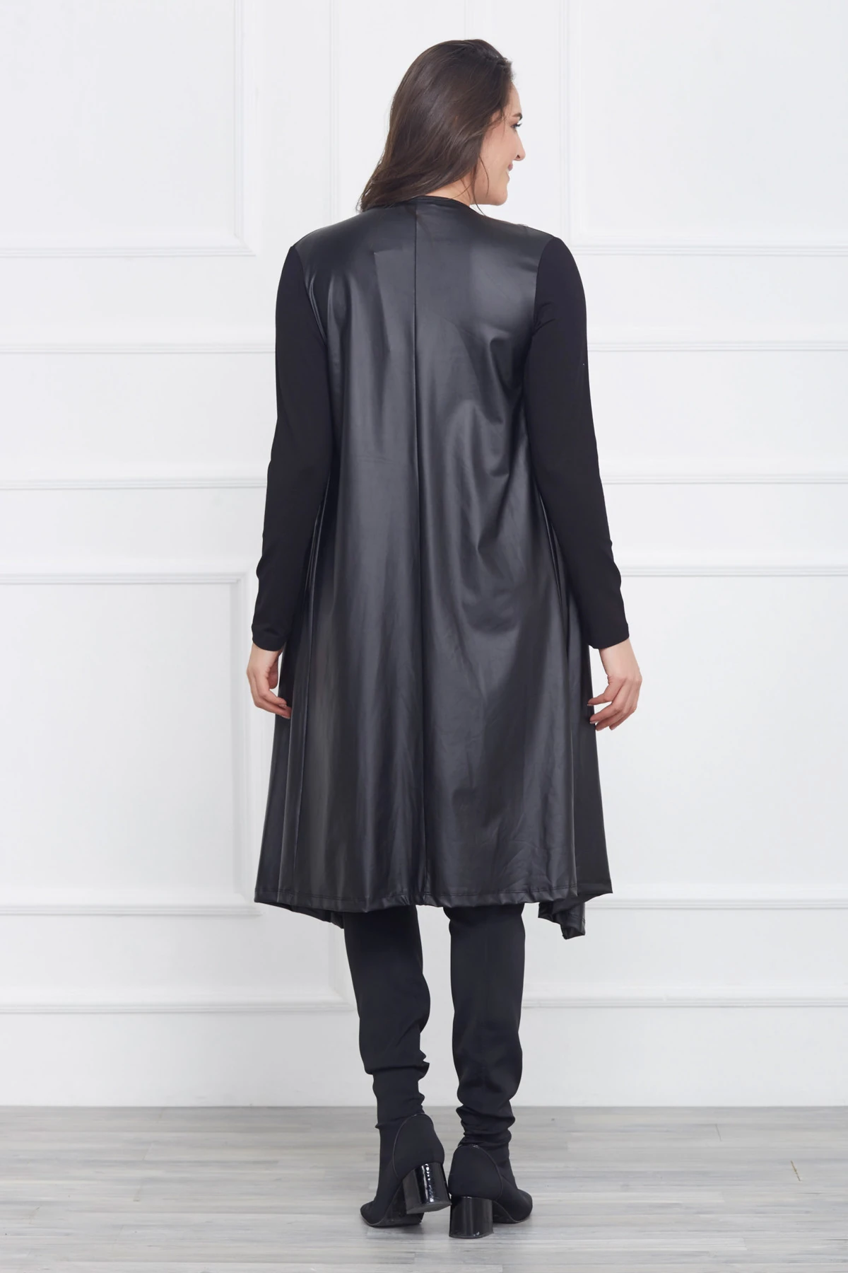 Kadın Siyah Deri Uzun Hırka 17LB9036