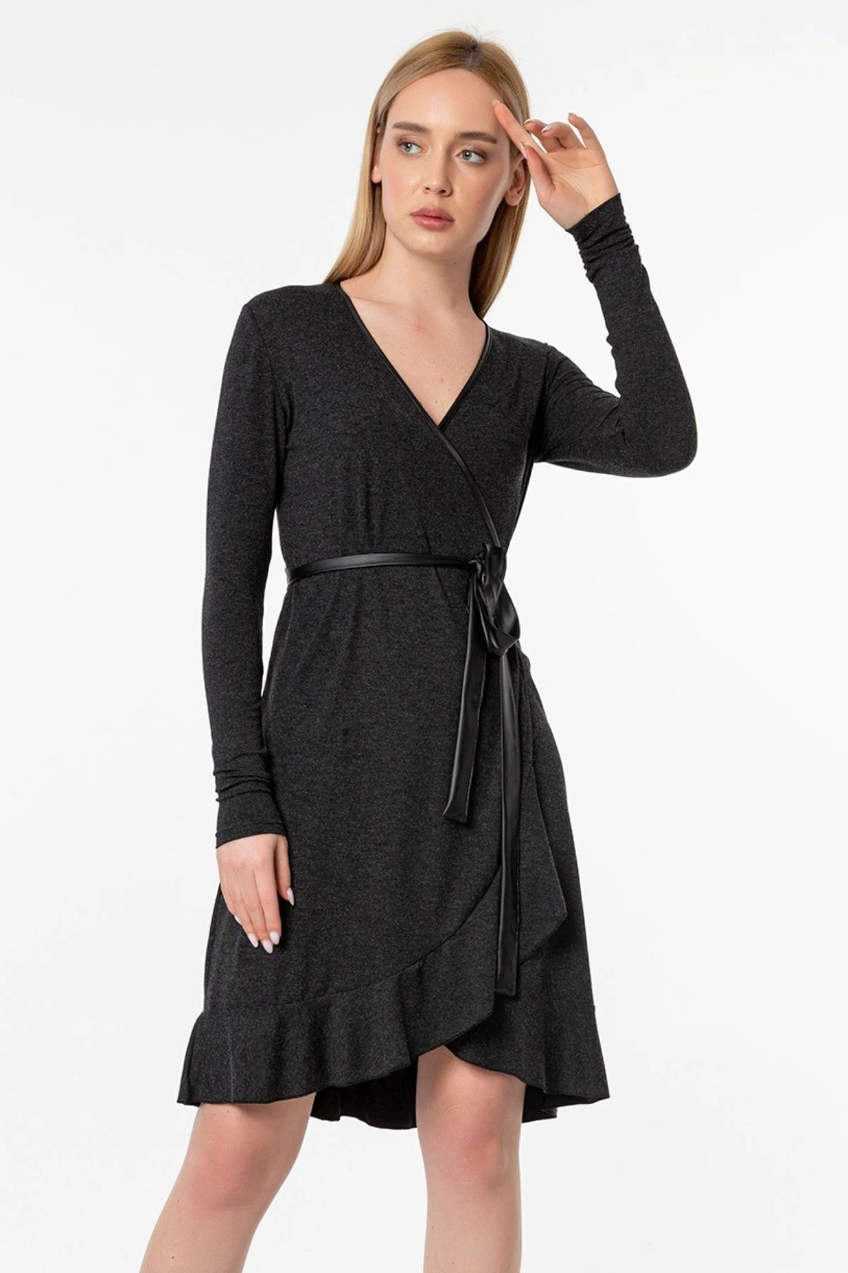 Antrasit Kruvaze Kesim Volanlı Deri Kuşaklı Mevsimlik Triko Elbise Gündüz Gece Şıklığı 21L7141