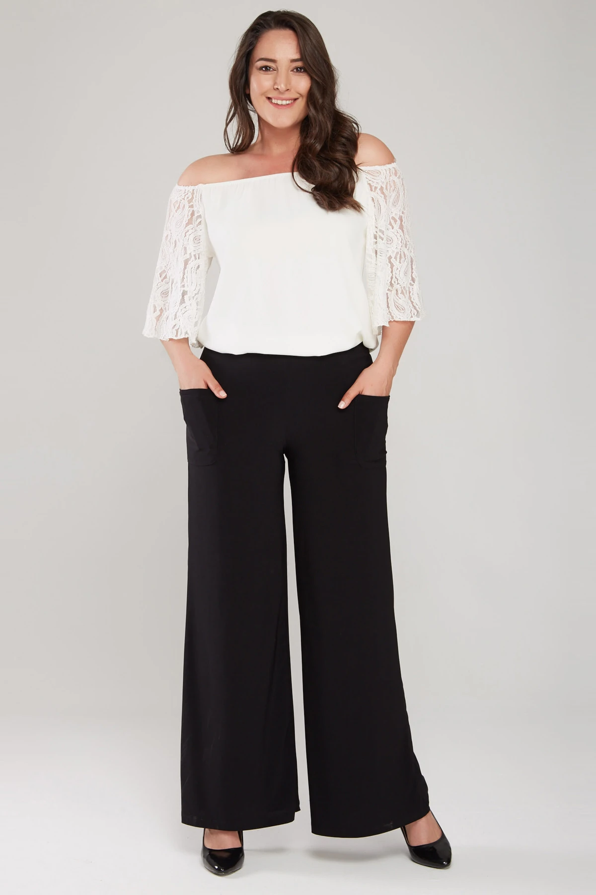 Kadın Siyah Cep Detaylı Bol Paça Pantolon 17LB9083