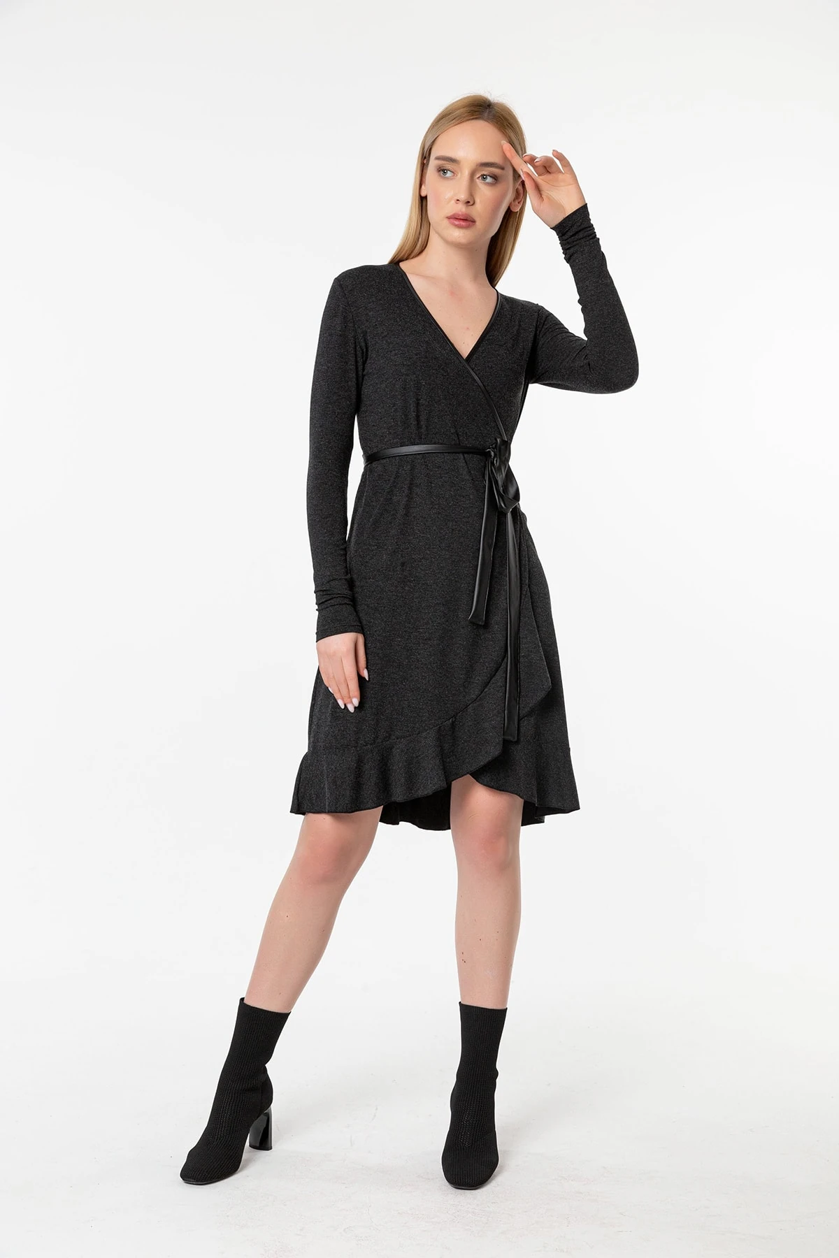 Antrasit Kruvaze Kesim Volanlı Deri Kuşaklı Mevsimlik Triko Elbise Gündüz Gece Şıklığı 21L7141