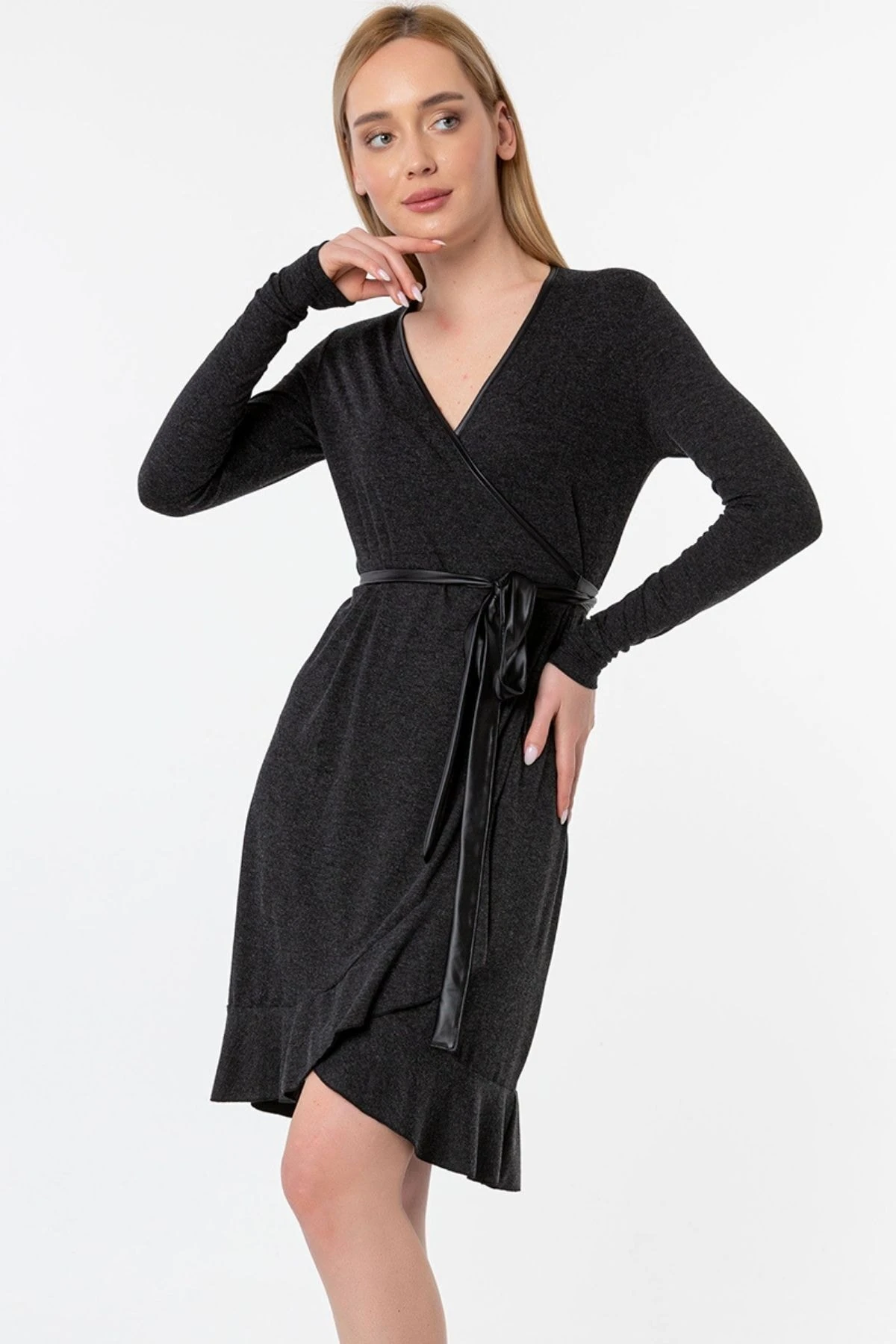 Antrasit Kruvaze Kesim Volanlı Deri Kuşaklı Mevsimlik Triko Elbise Gündüz Gece Şıklığı 21L7141