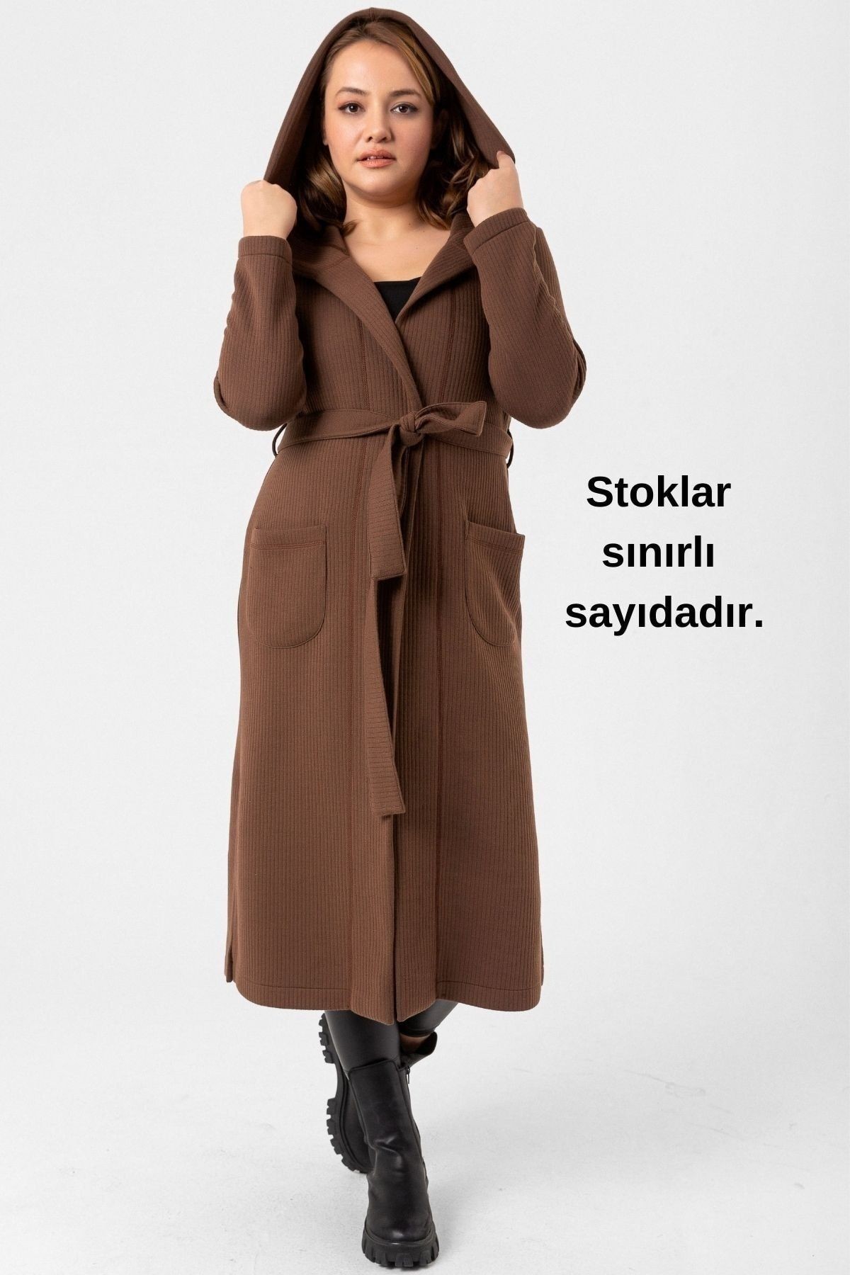 Kahve Büyük Beden Kapişonlu Kuşak Ve Cep Detaylı Yırtmaçlı Kaşkorse Hırka