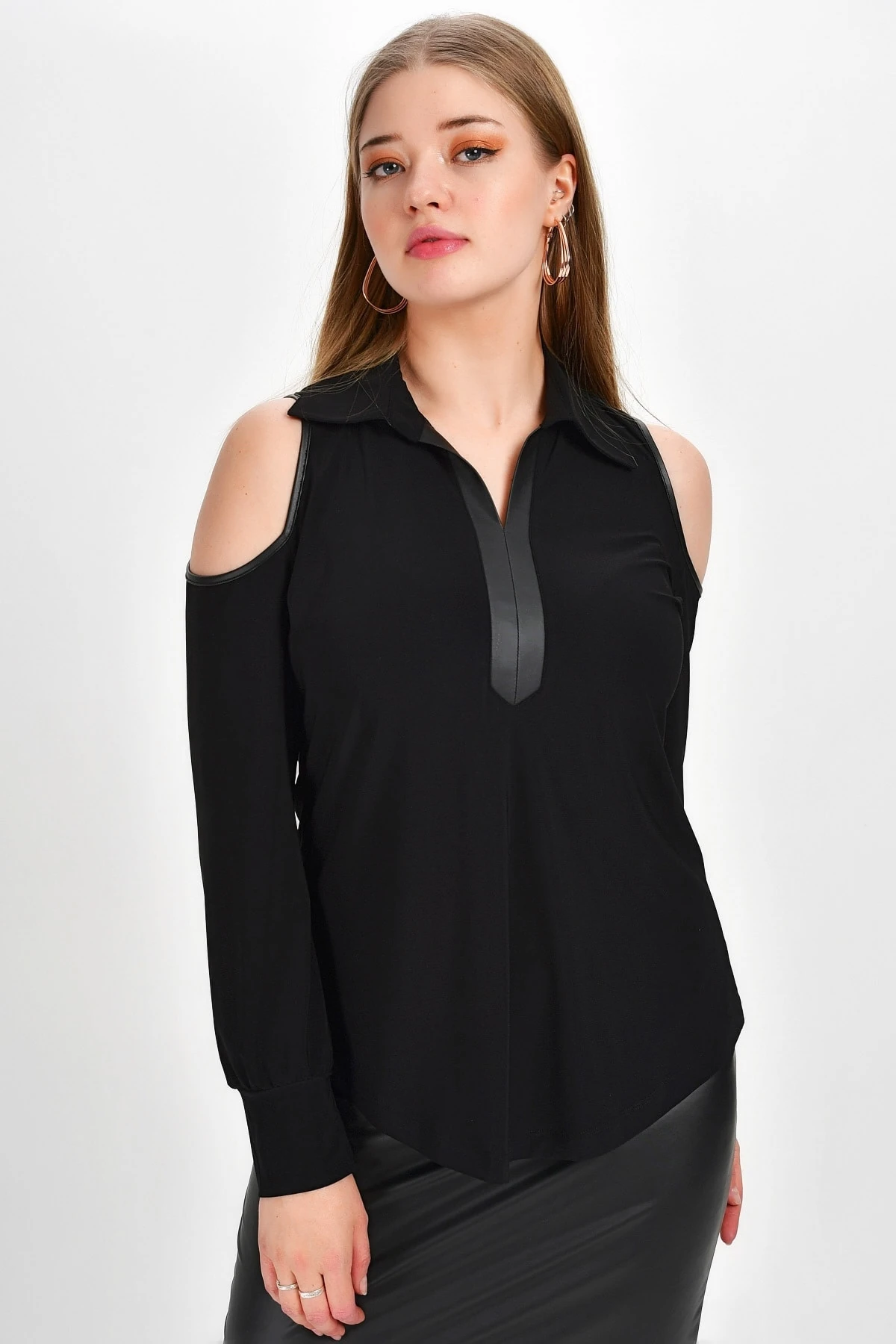 Kadın Siyah Omuz Detay Gömlek Yaka Bluz 19Lb9206