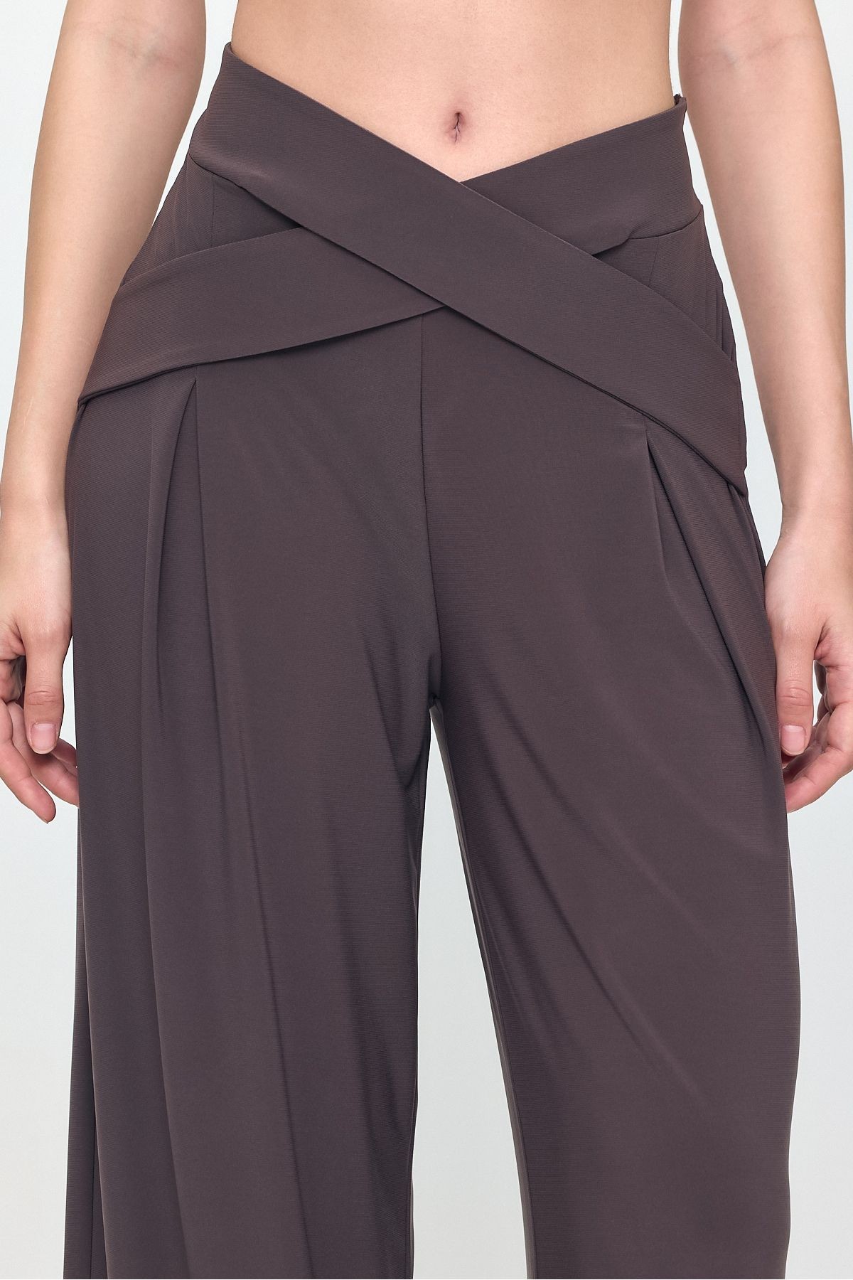 Kahve Bel Detay Tasarım Bol Paça Pantolon Gündüz - Gece Şıklığı 25l8006