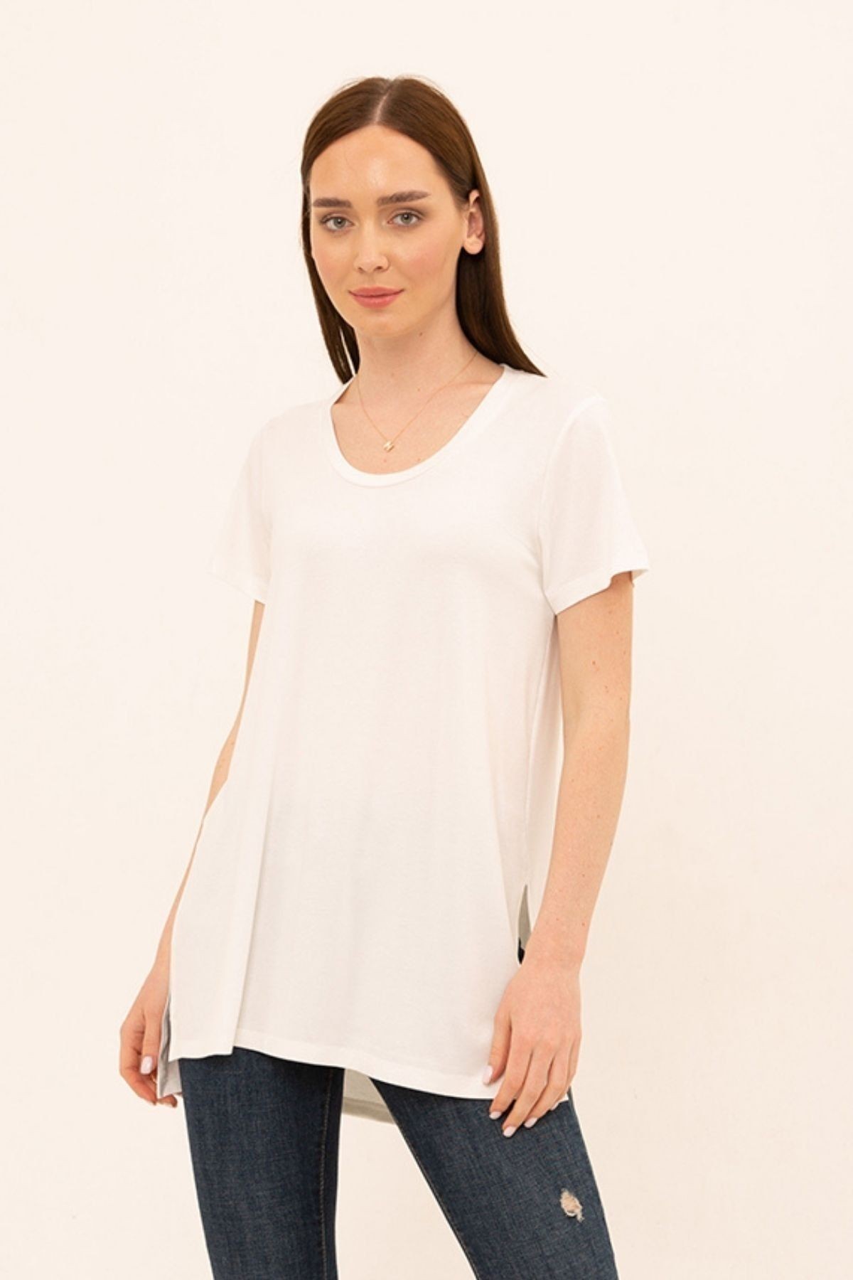 Ecru Viskon Yırtmaçlı Yuvarlak Yaka Regular T-shirt