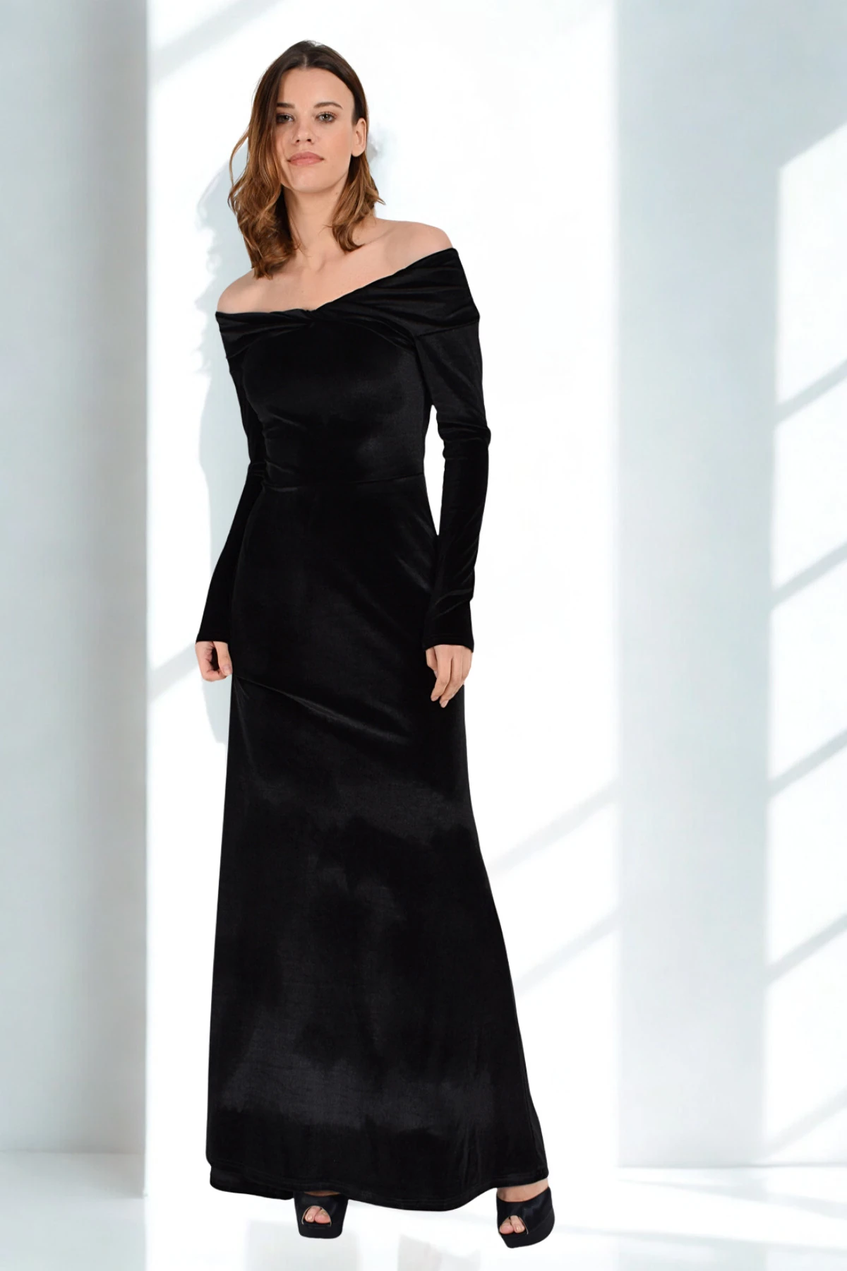 Kadın Siyah Madonna Yaka Uzun Kol Kadife Balık Abiye Davet Elbisesi 19L6712