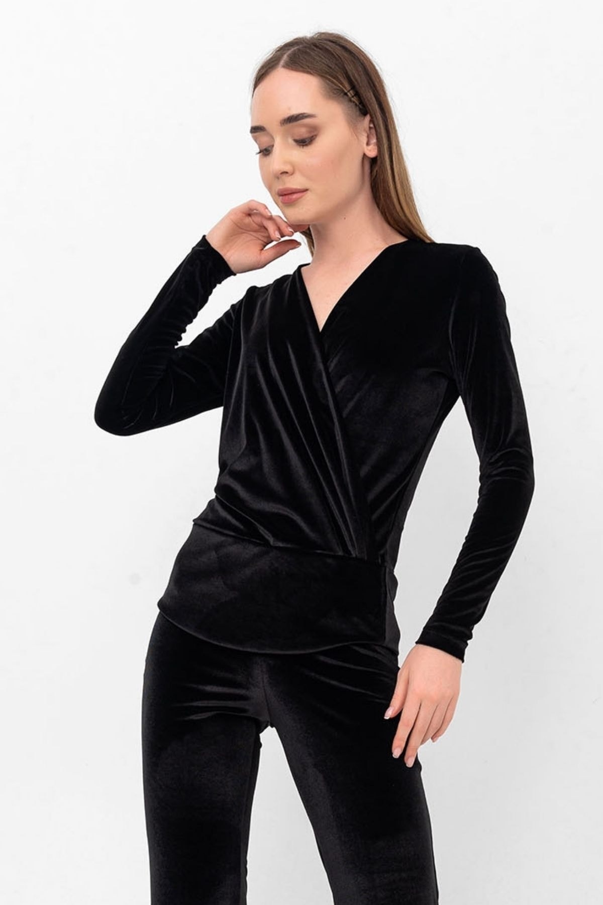 Siyah Kruvaze Yaka Kadife Bluz