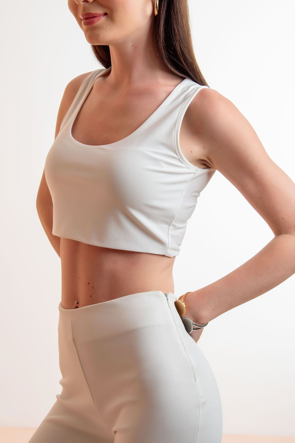 Ecru U Yaka Basic Bluz&Crop