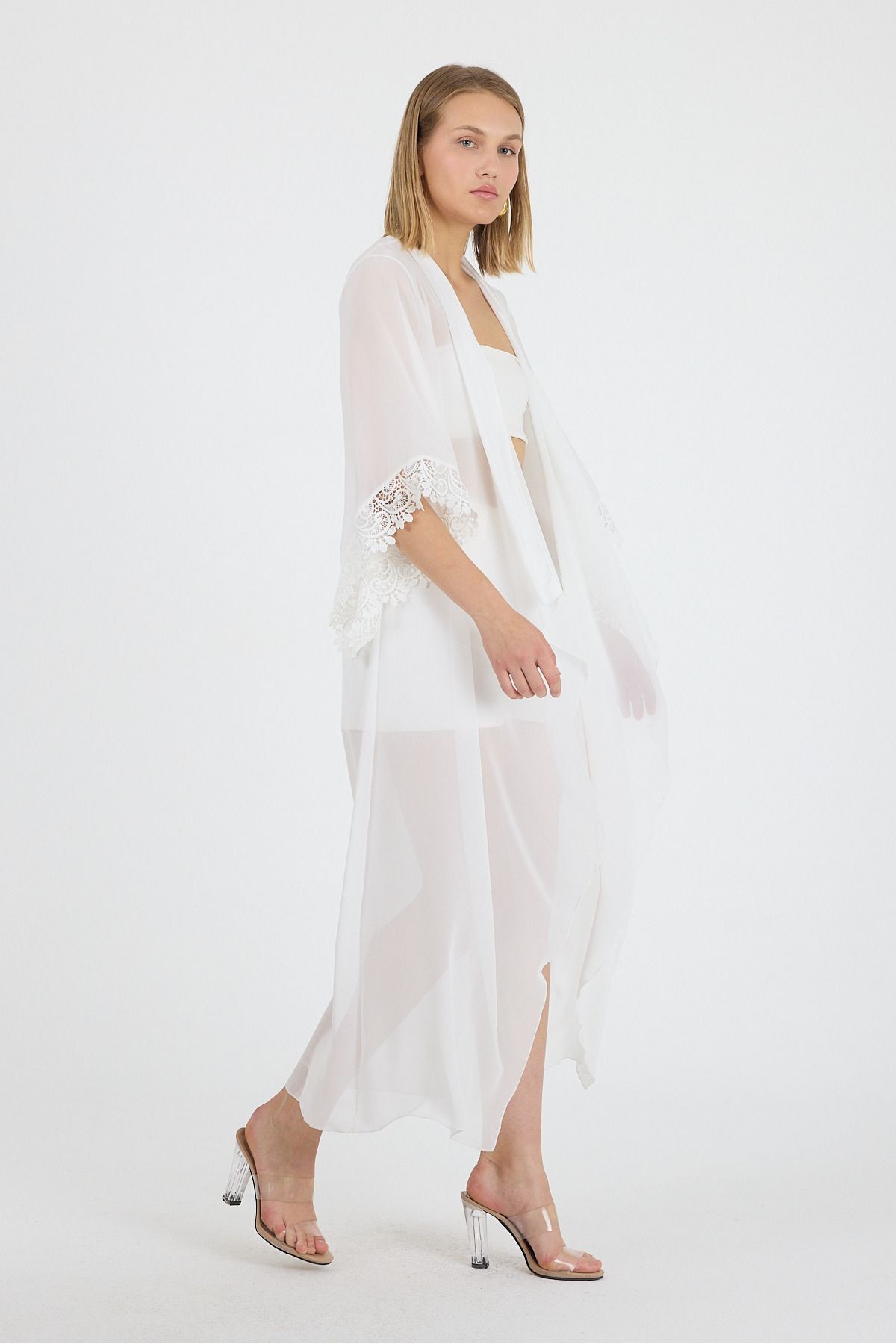 Beyaz Şal Yaka Kol Ucu Güpür DetayVolan Kol Şifon Maxi Kimono Kaftan Plaj Giyim 25L8113