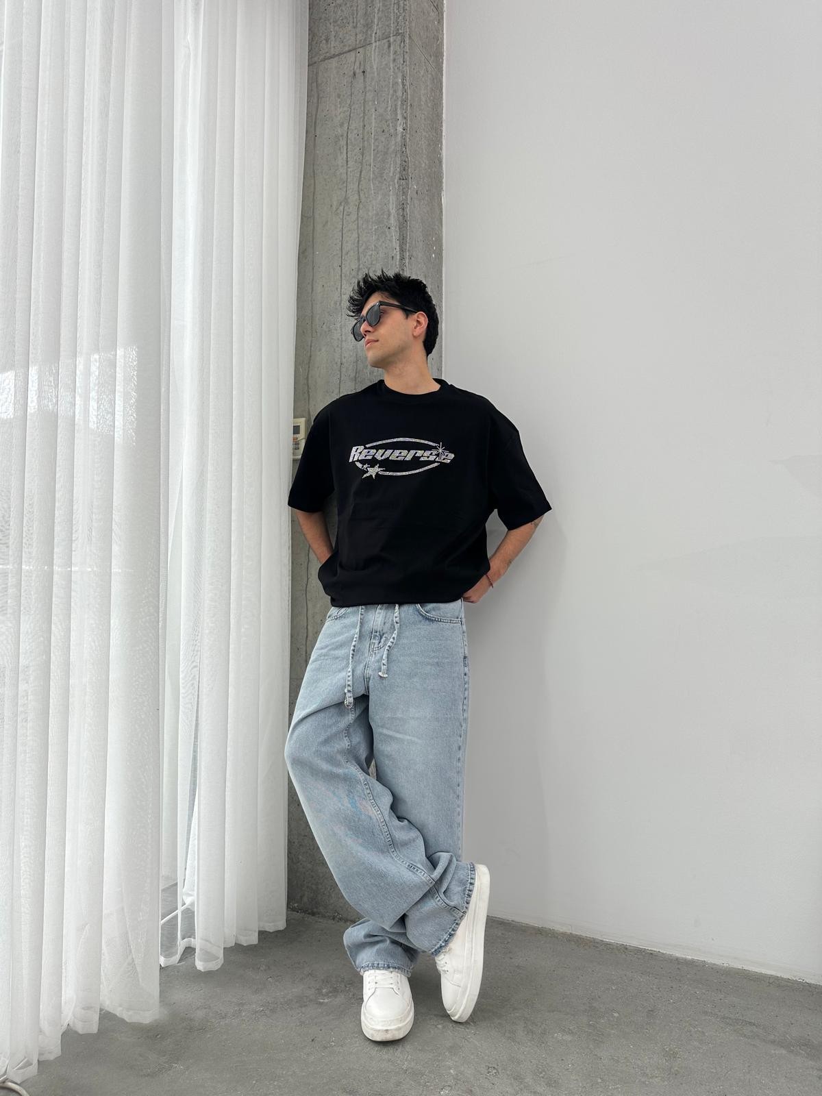 Reverse Taşlamalı Siyah Oversize T-Shirt