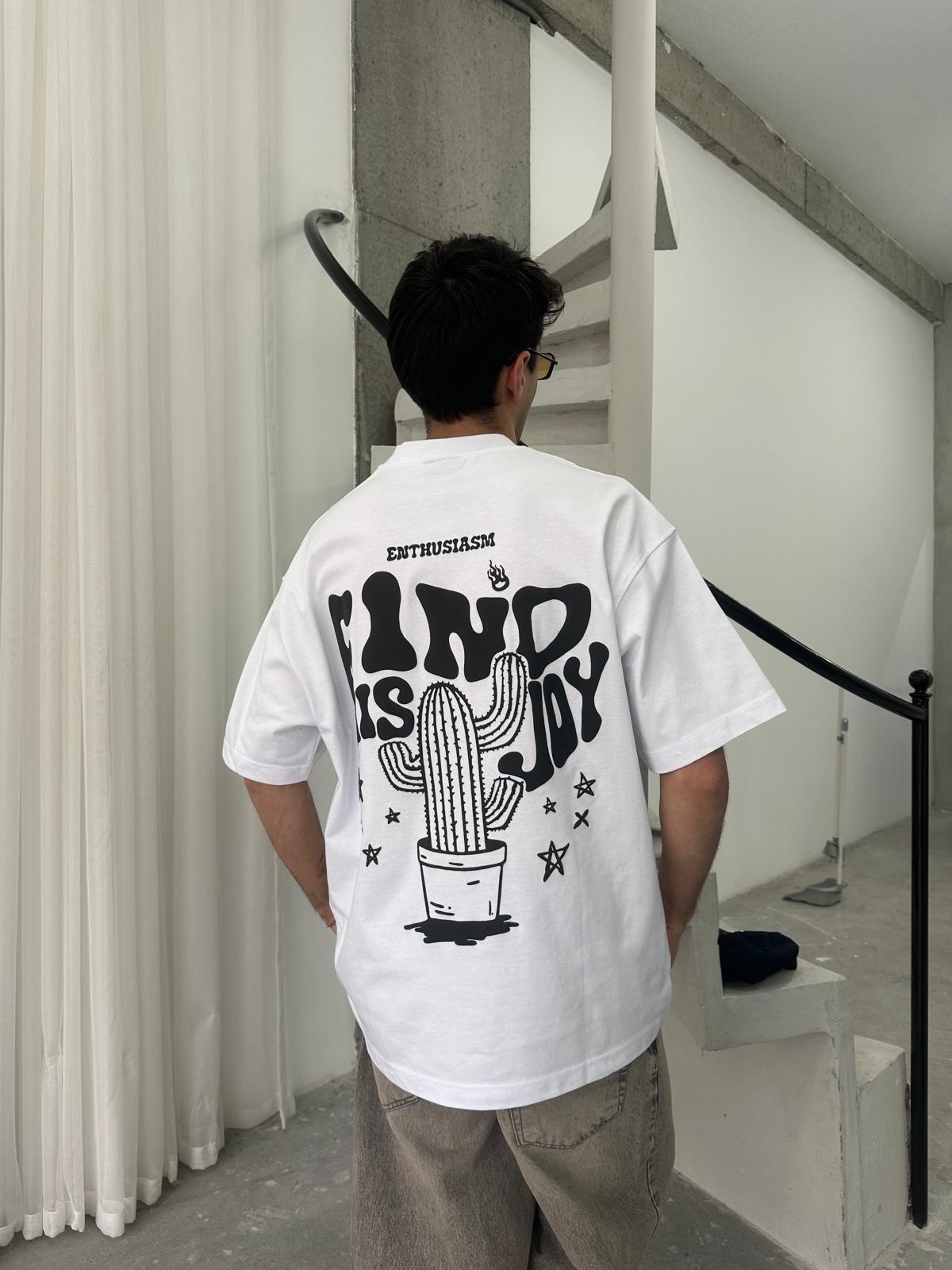 Find Cactüs Back Print White T-Shirt 