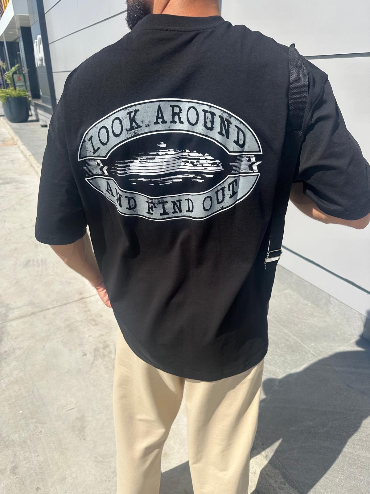 Look Around Sırt Baskılı Siyah Oversize T-Shirt