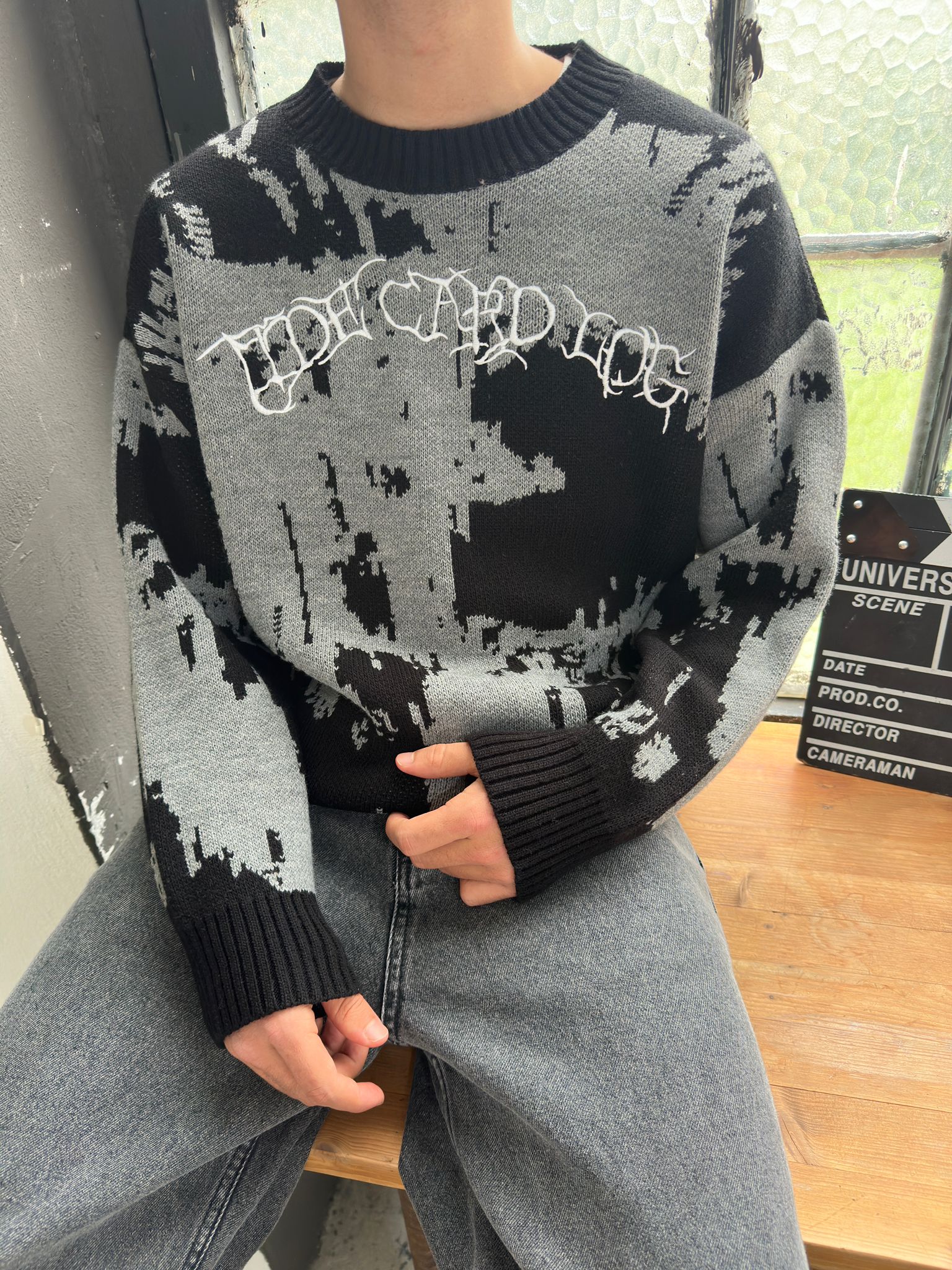 Efekt Nakışlı Gri Oversize Triko